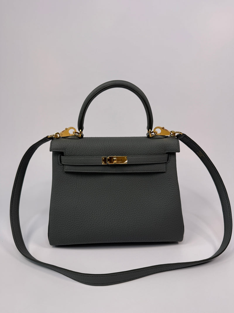 Hermès Kelly 25 In Vert Amande Togo Leather With GHW