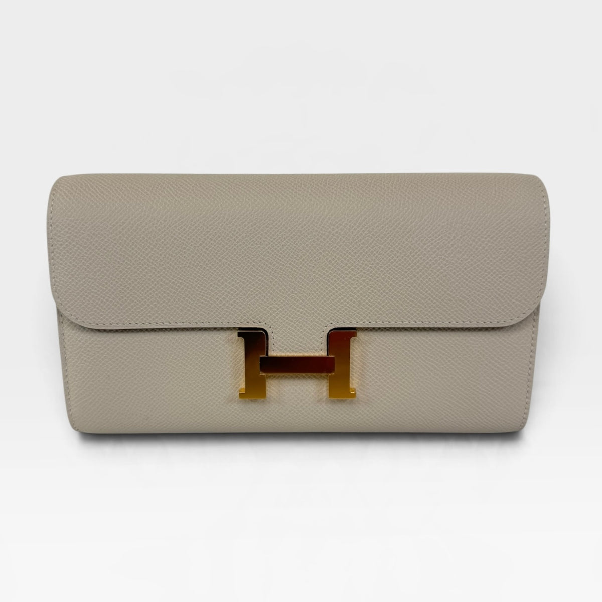 Hermès Constance To Go In Craie Epsom Leather With Gold Hardware. Authentic and preloved in new and unused condition. Verified by Luxe Cheshire. 100% Guarantee