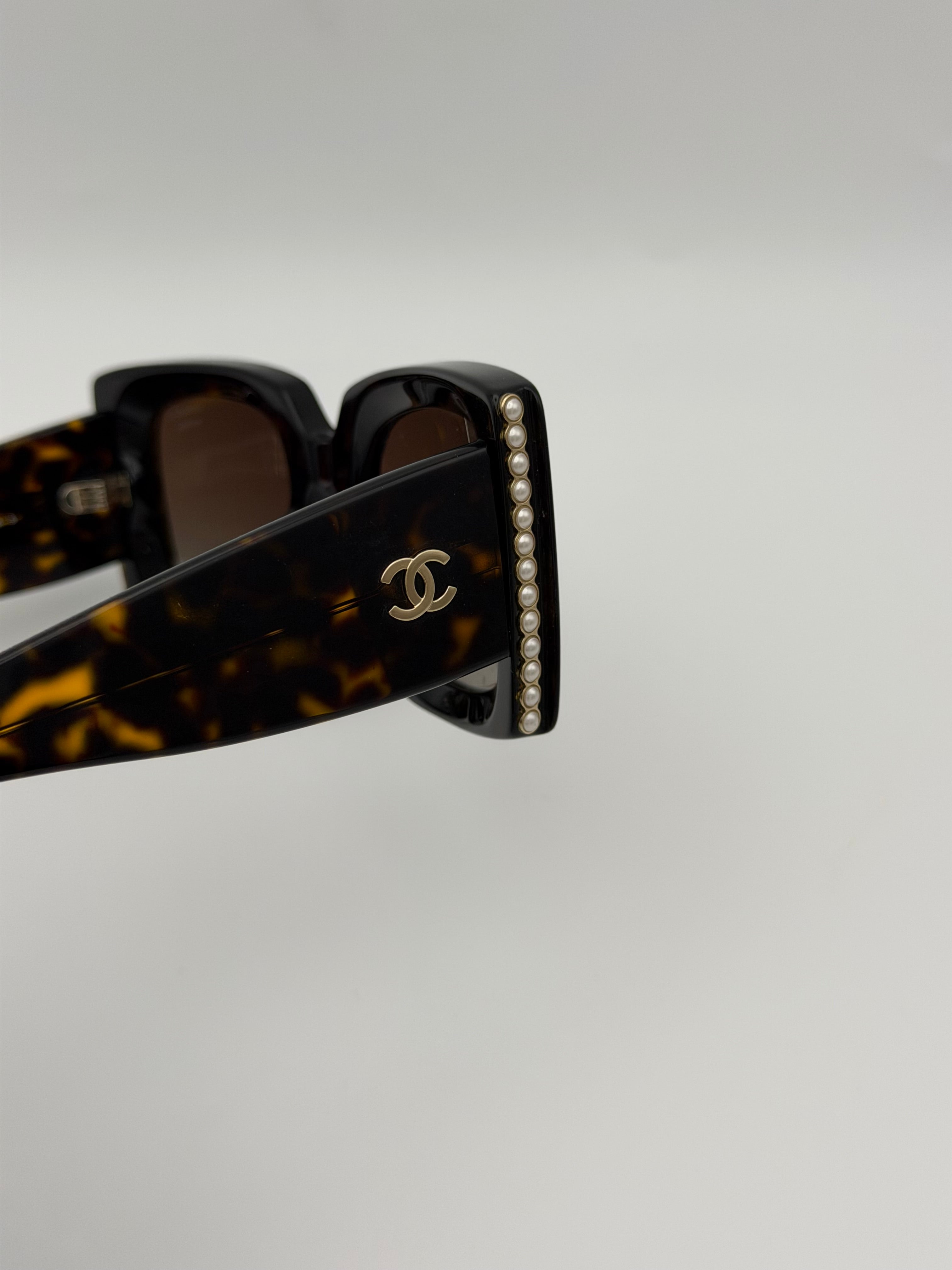Chanel Sunglasses Tortoiseshell
Authentic Pre Loved Verified by Luxe Cheshire Trusted Designer resale