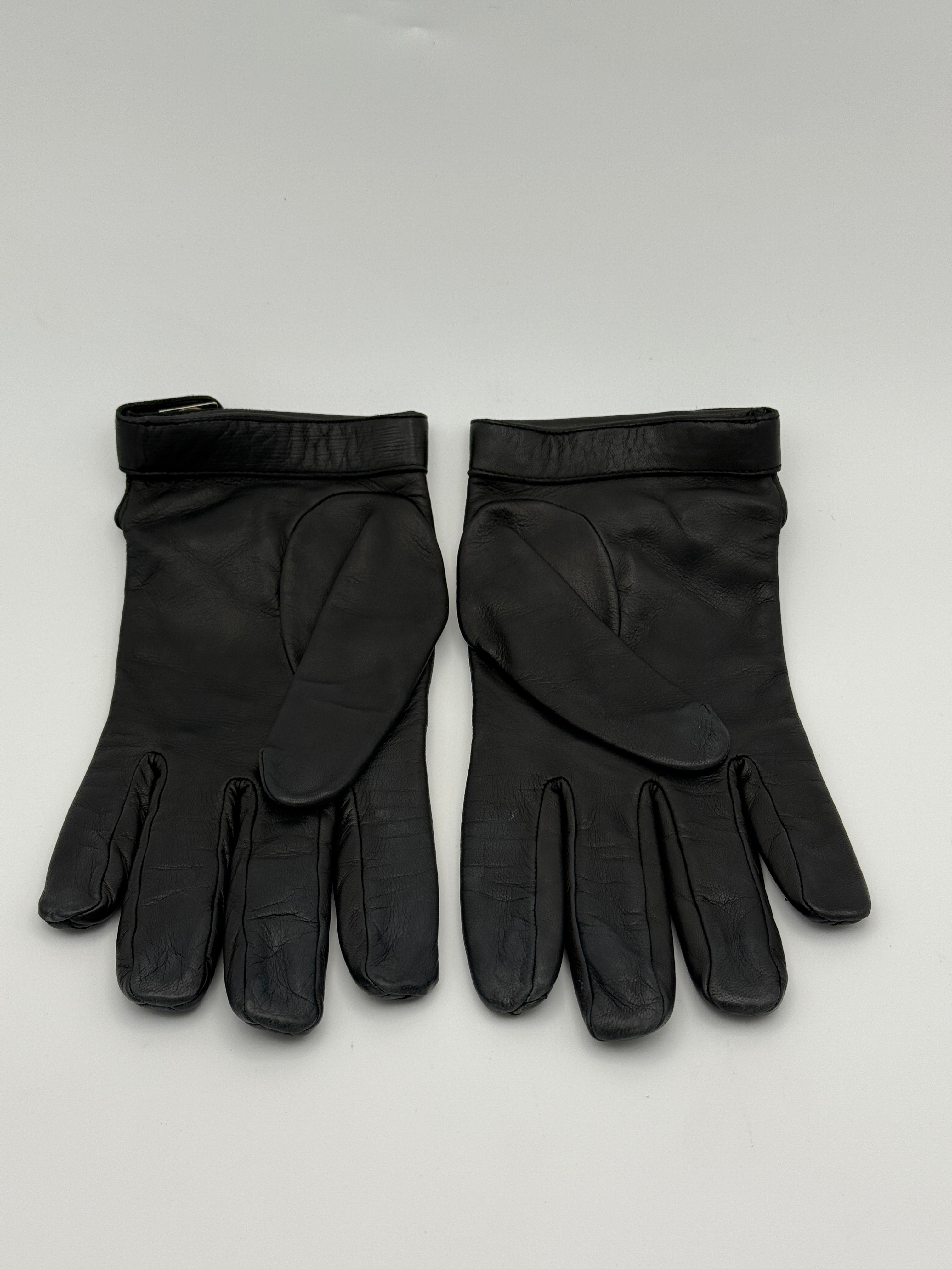 Chanel Black Lambskin Leather Gloves. Excellent Condition. Authentic and preloved. 