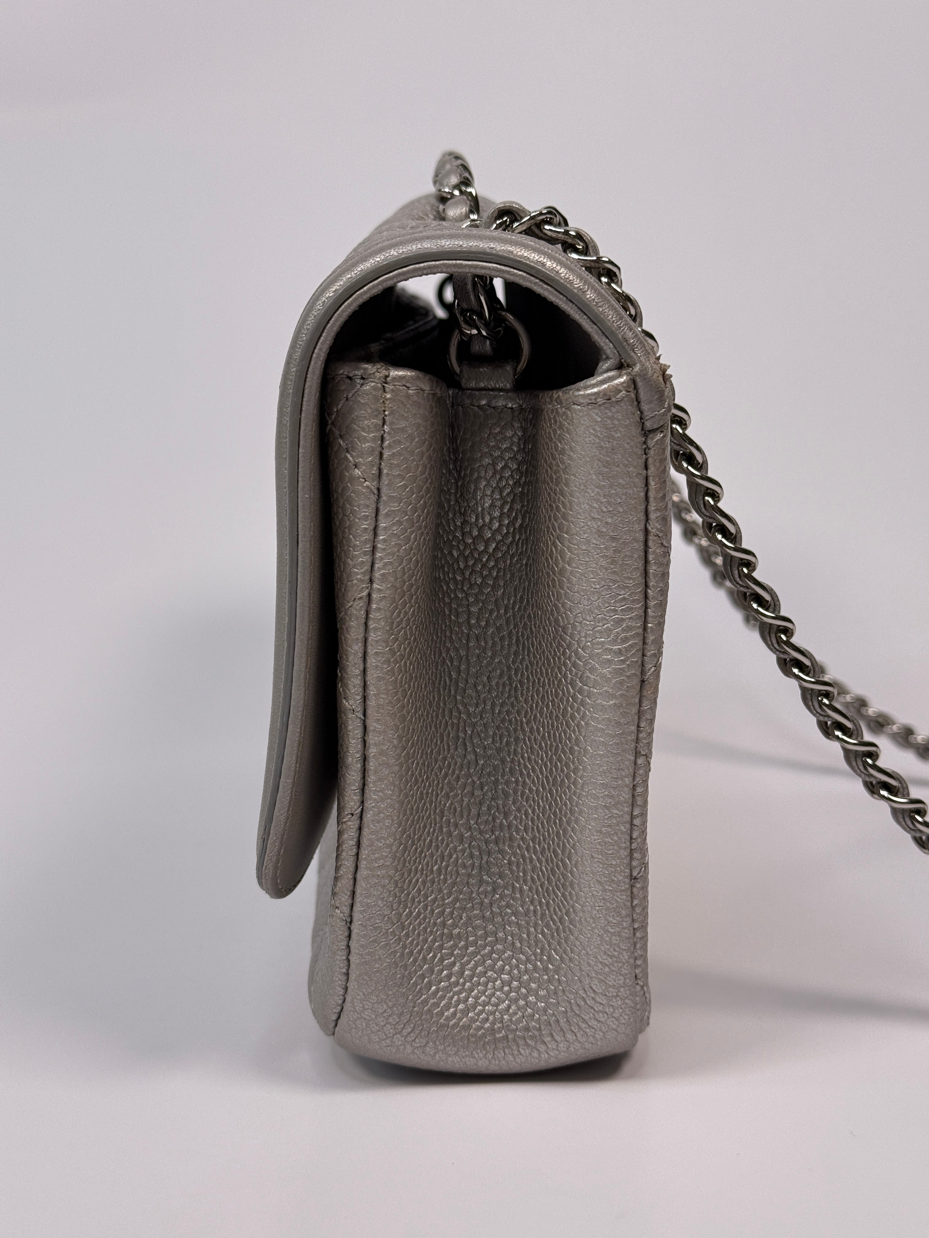 Chanel CC Filigree Wallet On Chain
Pre Loved & Authentic 