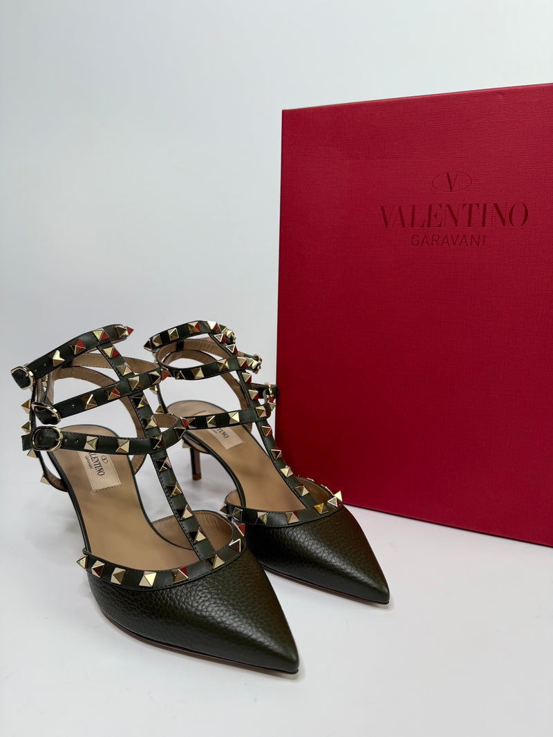 Valentino Garavani Rockstud Pumps (Size 37/UK4)