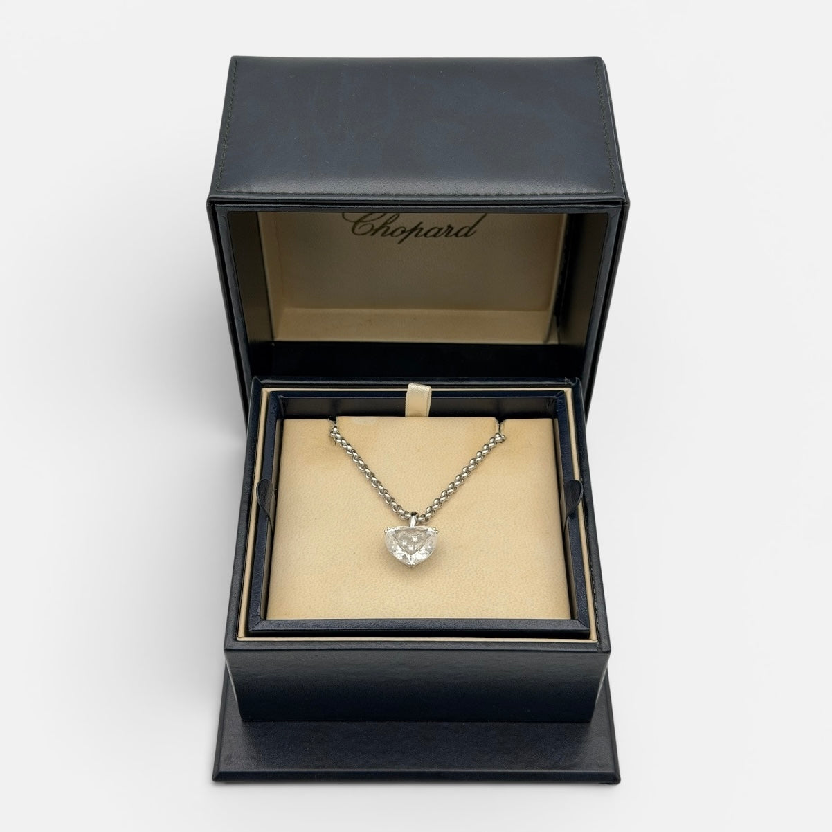 Chopard 18kt Happy Diamonds White Gold Diamond Necklace. Authentic and preloved in excellent condition.