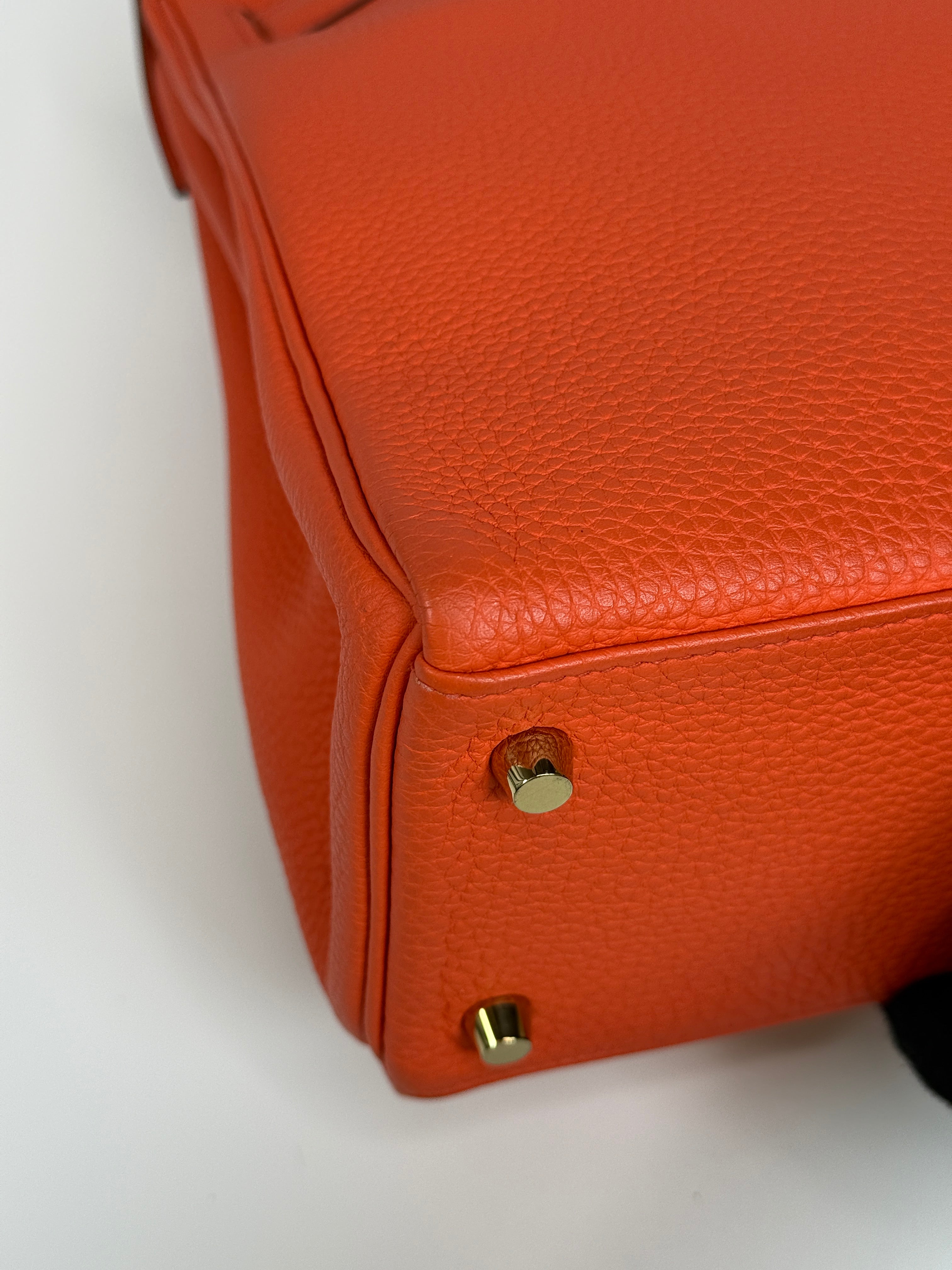 Authentic and preloved Hermès Kelly 28 In Cappucine Togo Leather Gold Hardware. Very Good Condition. 100% Authenticity guarantee 