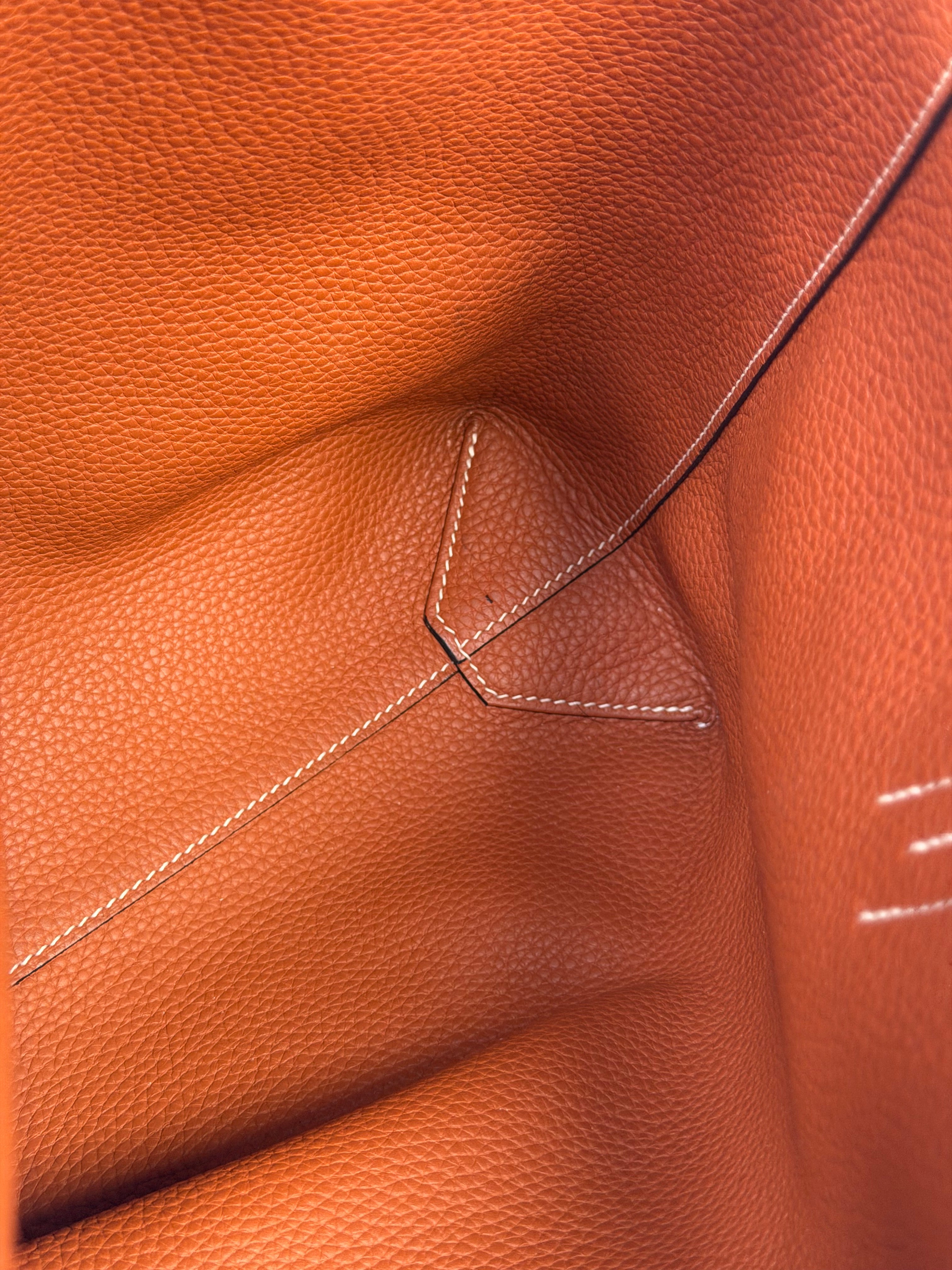 Hermès Double Sens In Bleu Leather
Authentic Pre Loved Verified by Luxe Cheshire Trusted Designer resale