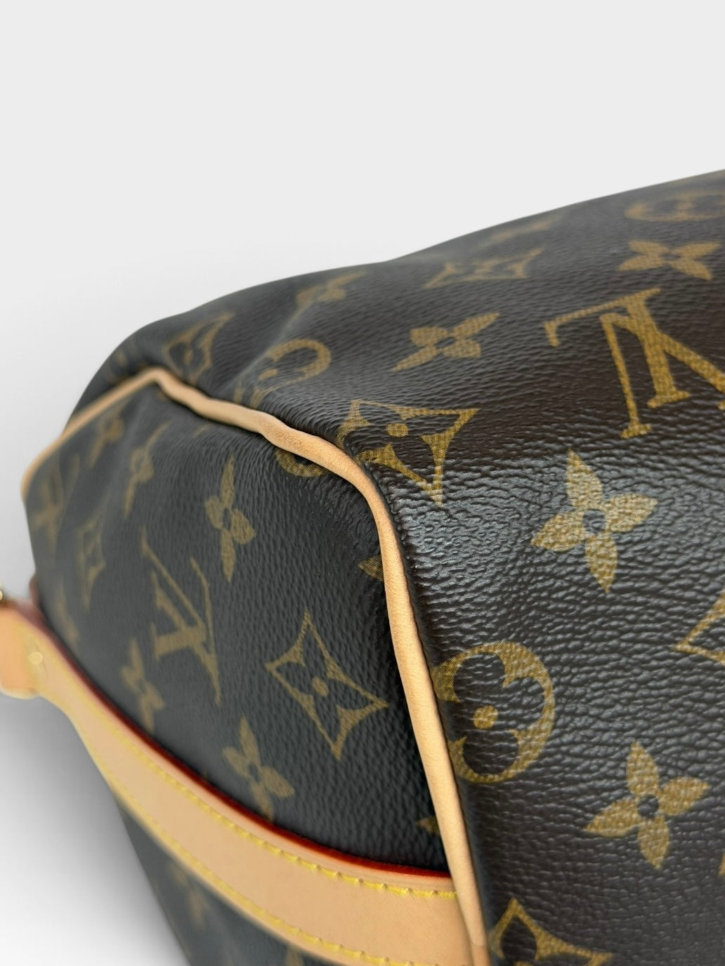 Louis Vuitton Speedy Bandoulière 25 In Monogram Canvas With Gold Hardware. Authentic and preloved in excellent condition. 100% guarantee