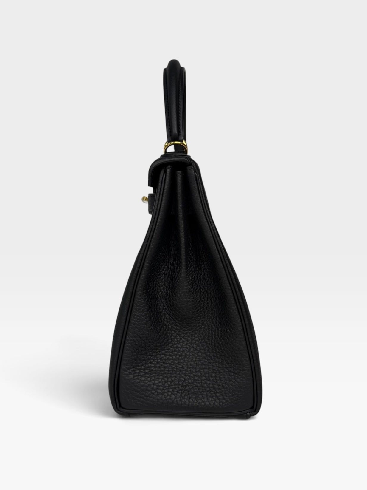 Authentic pre-loved Hermès Kelly 28 In Black Togo Leather Gold Hardware. New and Unused condition, verified by Luxe Cheshire. Trusted designer resale.