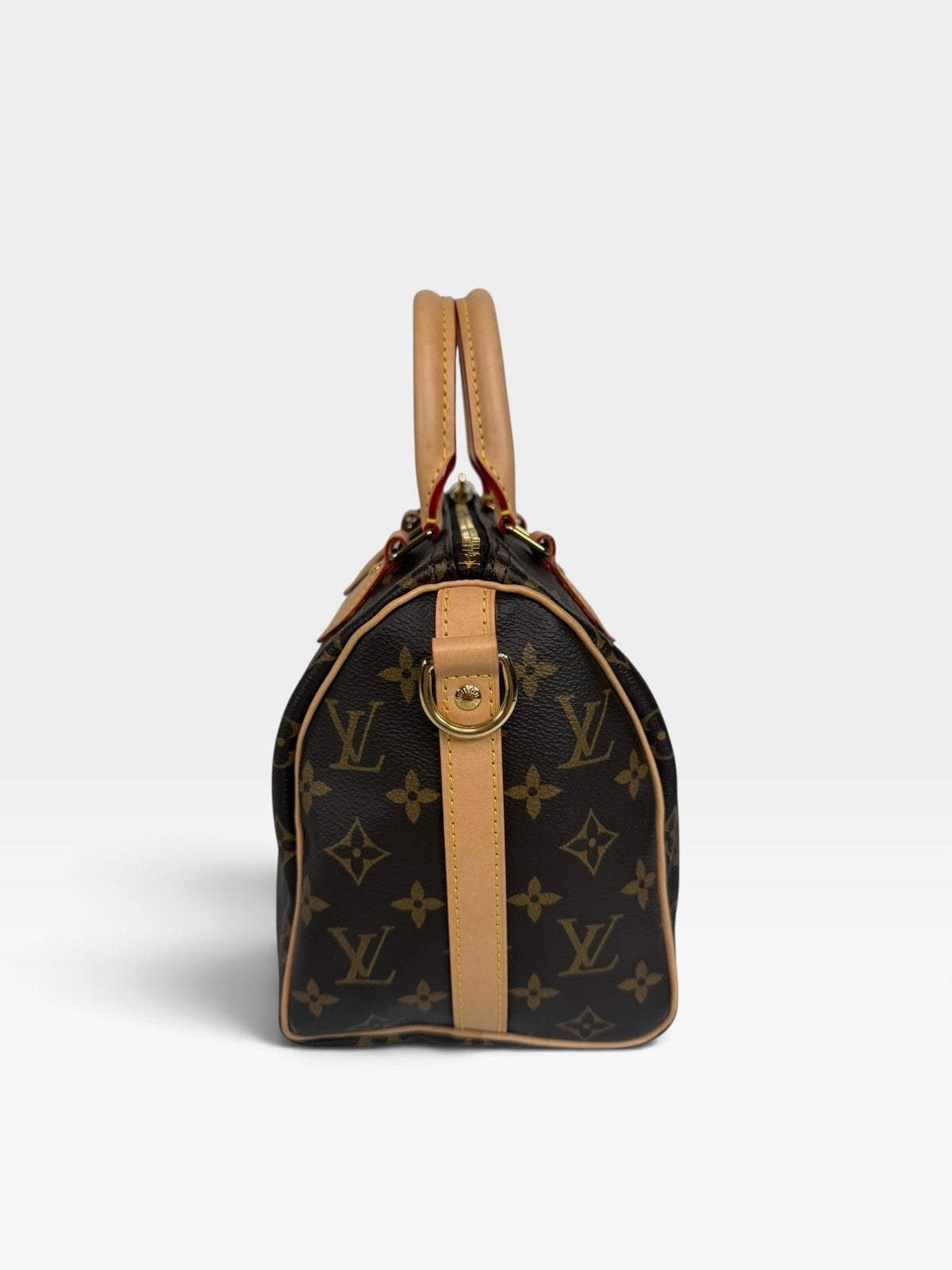Louis Vuitton Speedy Bandoulière 25 In Monogram Canvas With Gold Hardware. Authentic and preloved in excellent condition. 100% guarantee