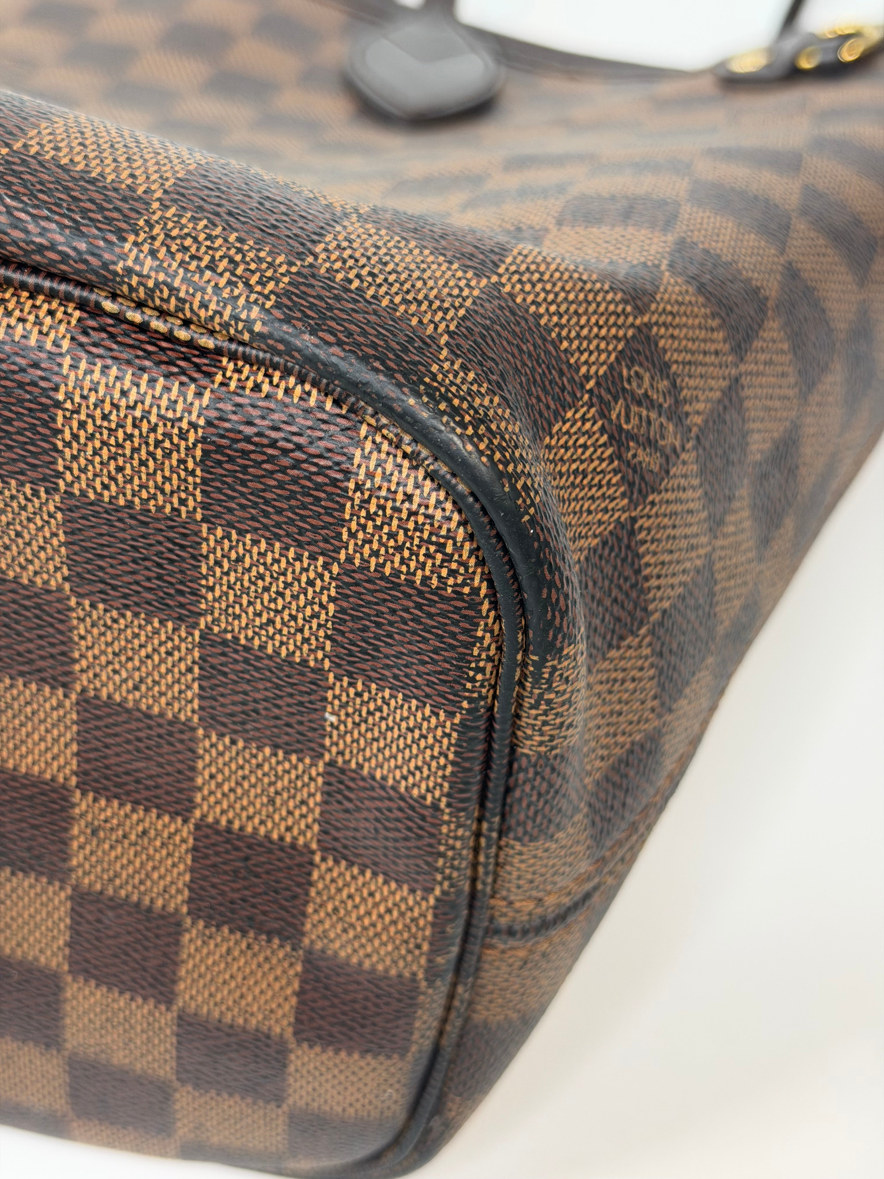 Louis Vuitton Neverfull MM In Damier Ebene Canvas Gold Hardware. Authentic and preloved in very good condition. Verified by Luxe Cheshire. 100% guarantee