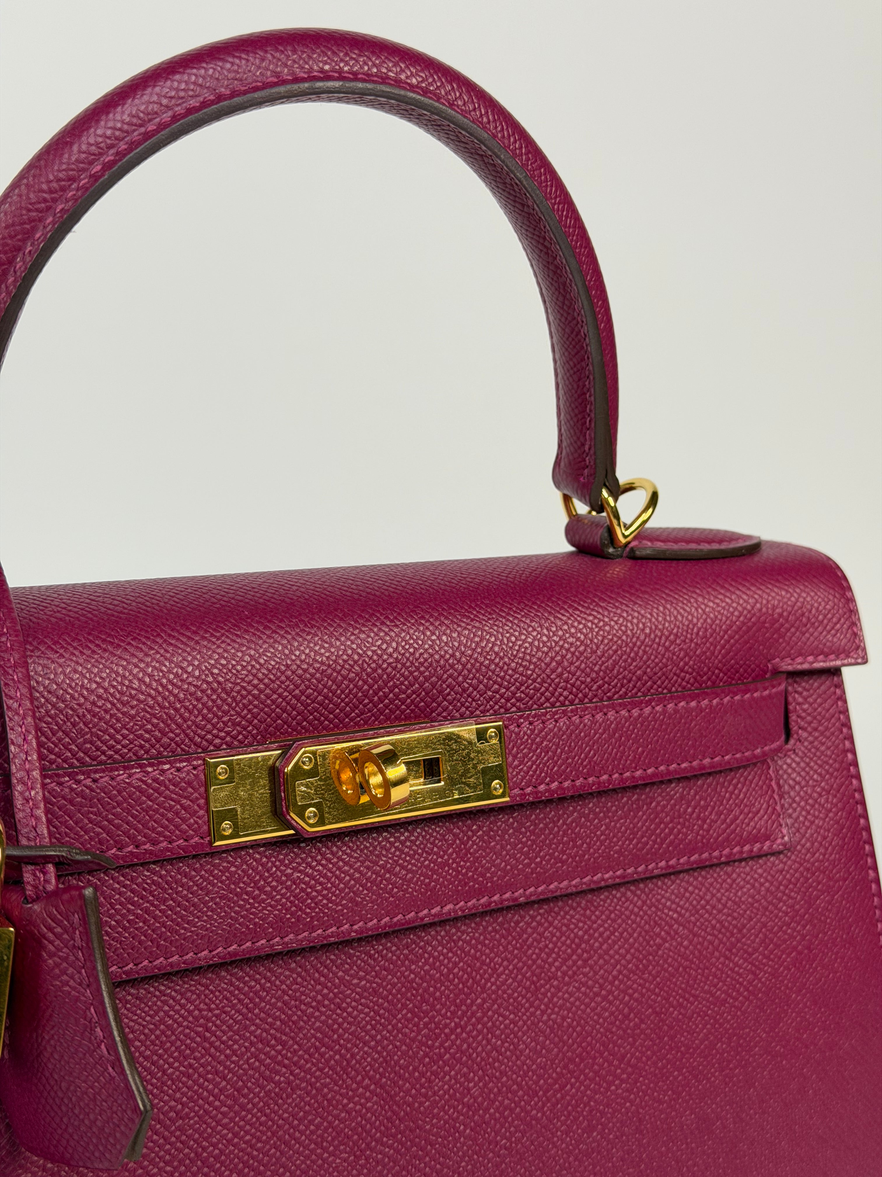 Hermès Kelly 28 In Tosca Epsom Leather With Gold Hardware 100% authentic and preloved in excellent condition