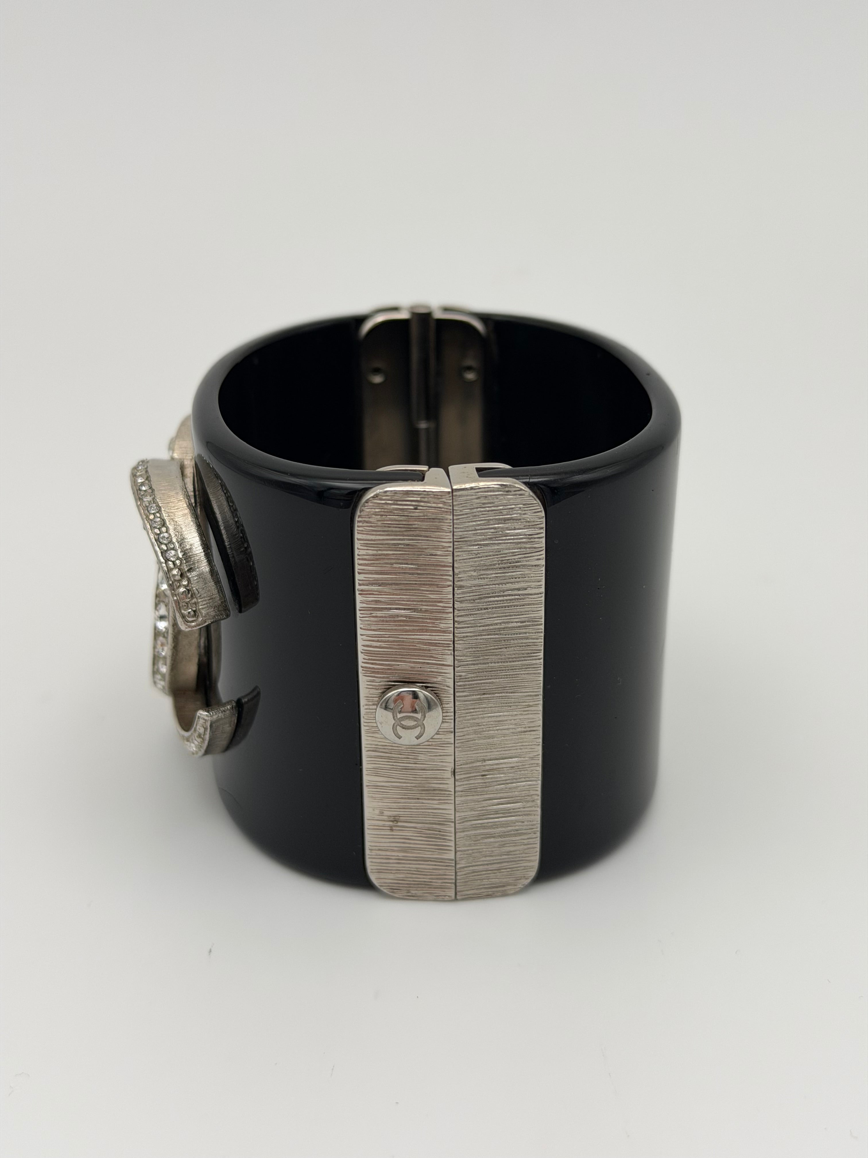 Chanel cc Black resin and rhinestone cuff in black enamel. Very Good condition. Authentic and preloved. 