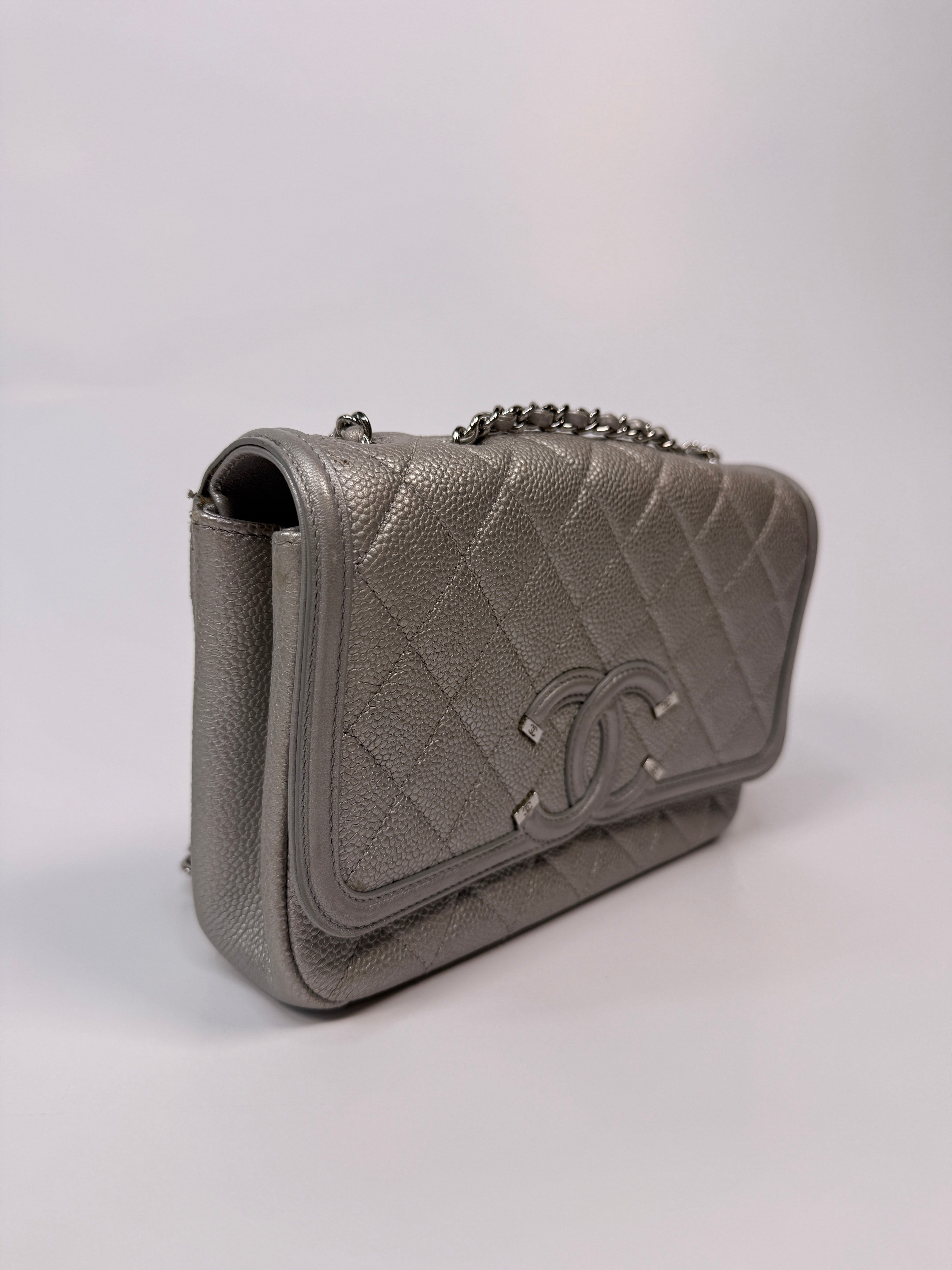 Chanel CC Filigree Wallet On Chain
Pre Loved & Authentic 