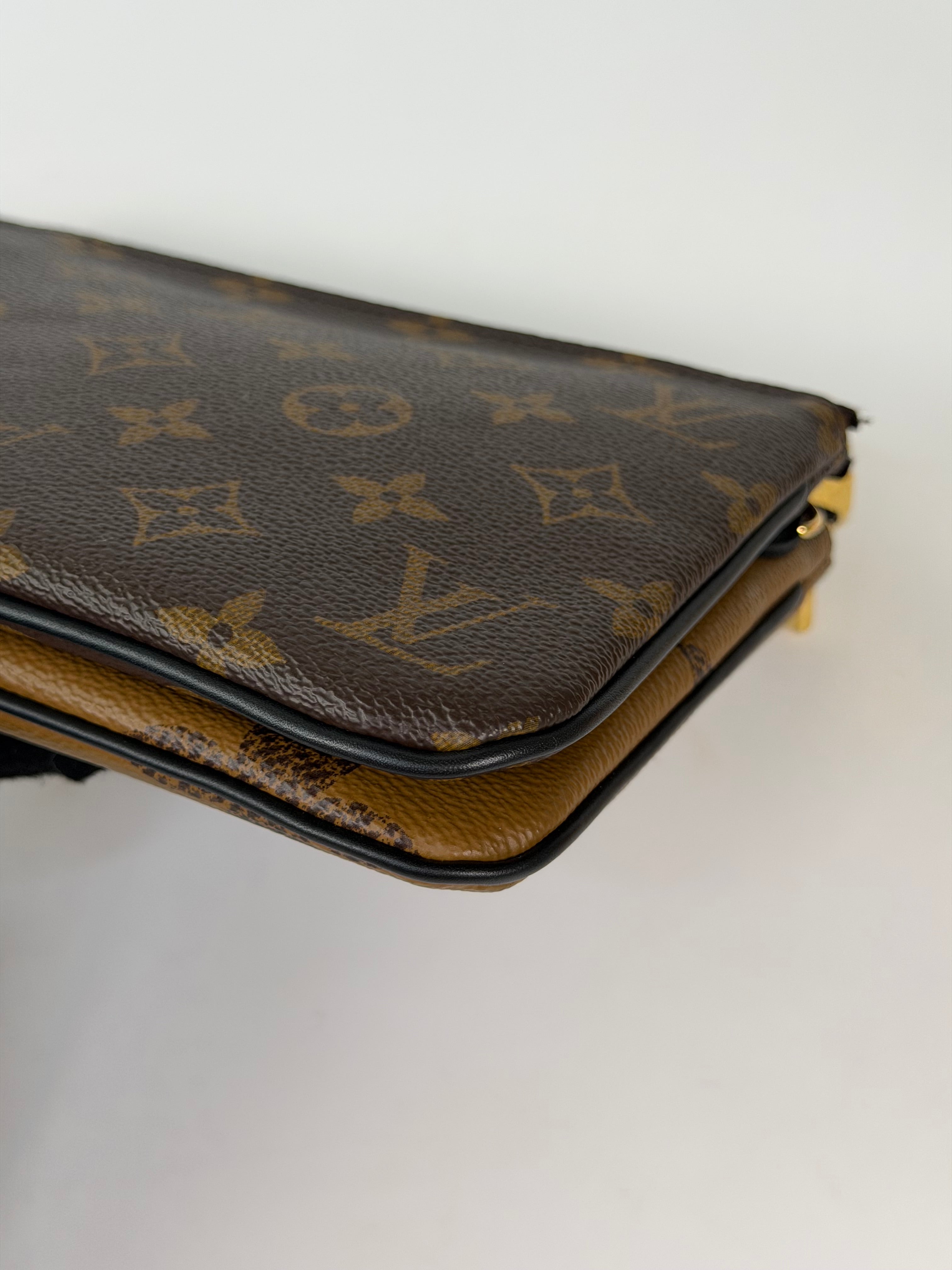 Louis Vuitton Double Zip Pochette In Monogram Canvas in excellent condition 100% authentic and preloved 