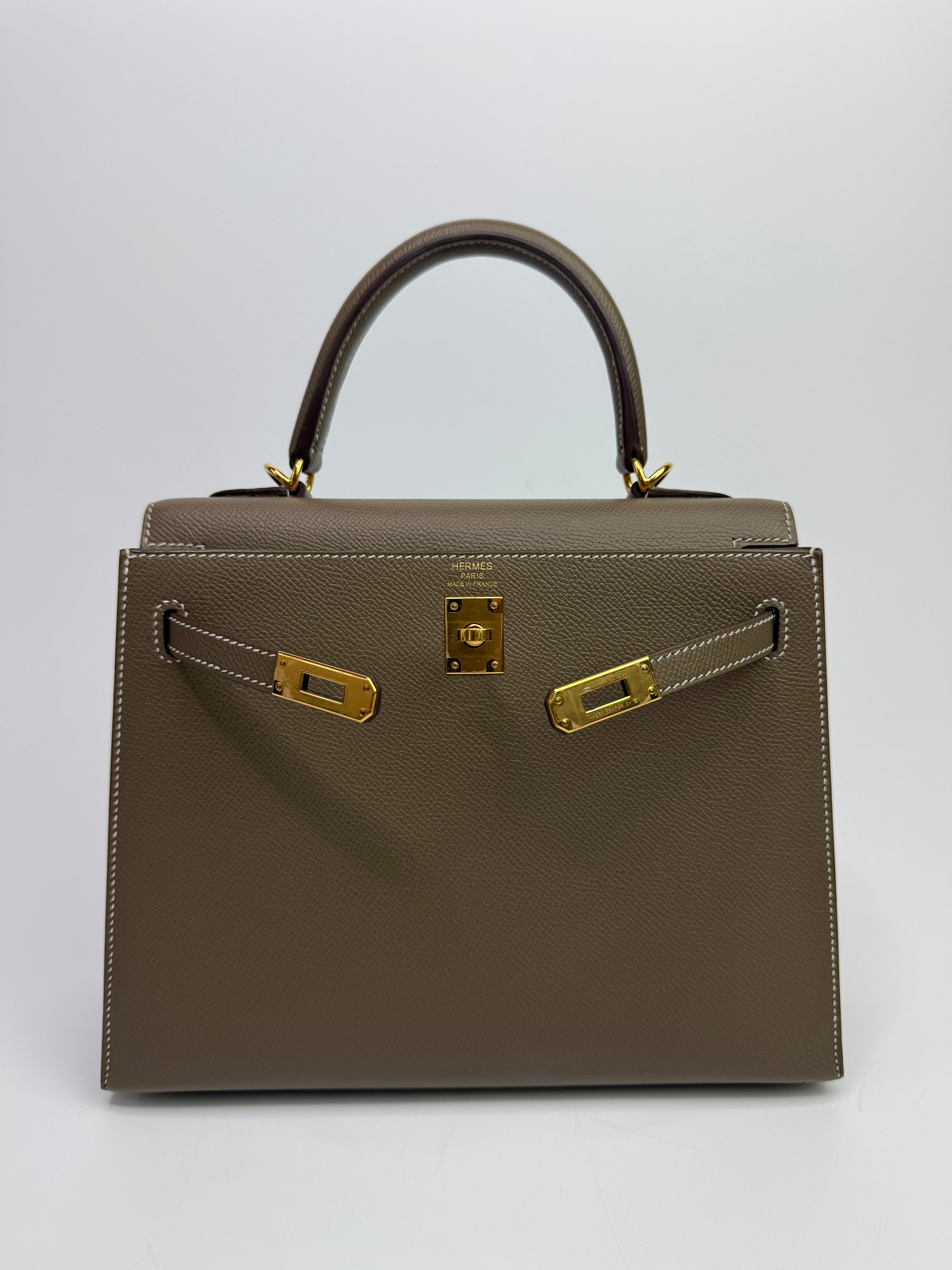 Authentic Pre Loved Hermès Kelly 25 Sellier In Etoupe Epsom Leather With Gold Hardware  Excellent Condition