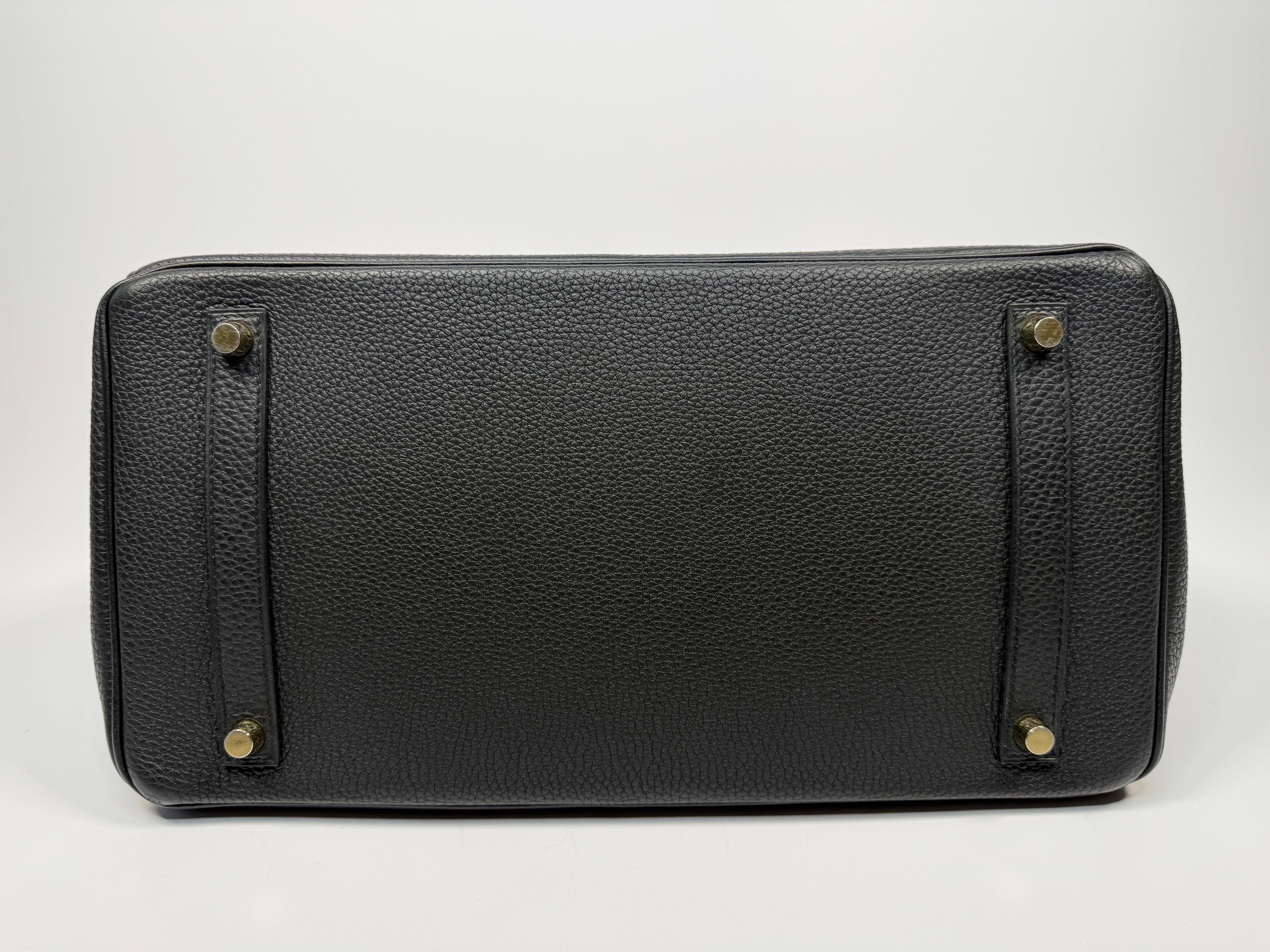 Hermès Birkin 35 Black Togo Leather With Gold Hardware. Excellent condition. Authentic and preloved. 
