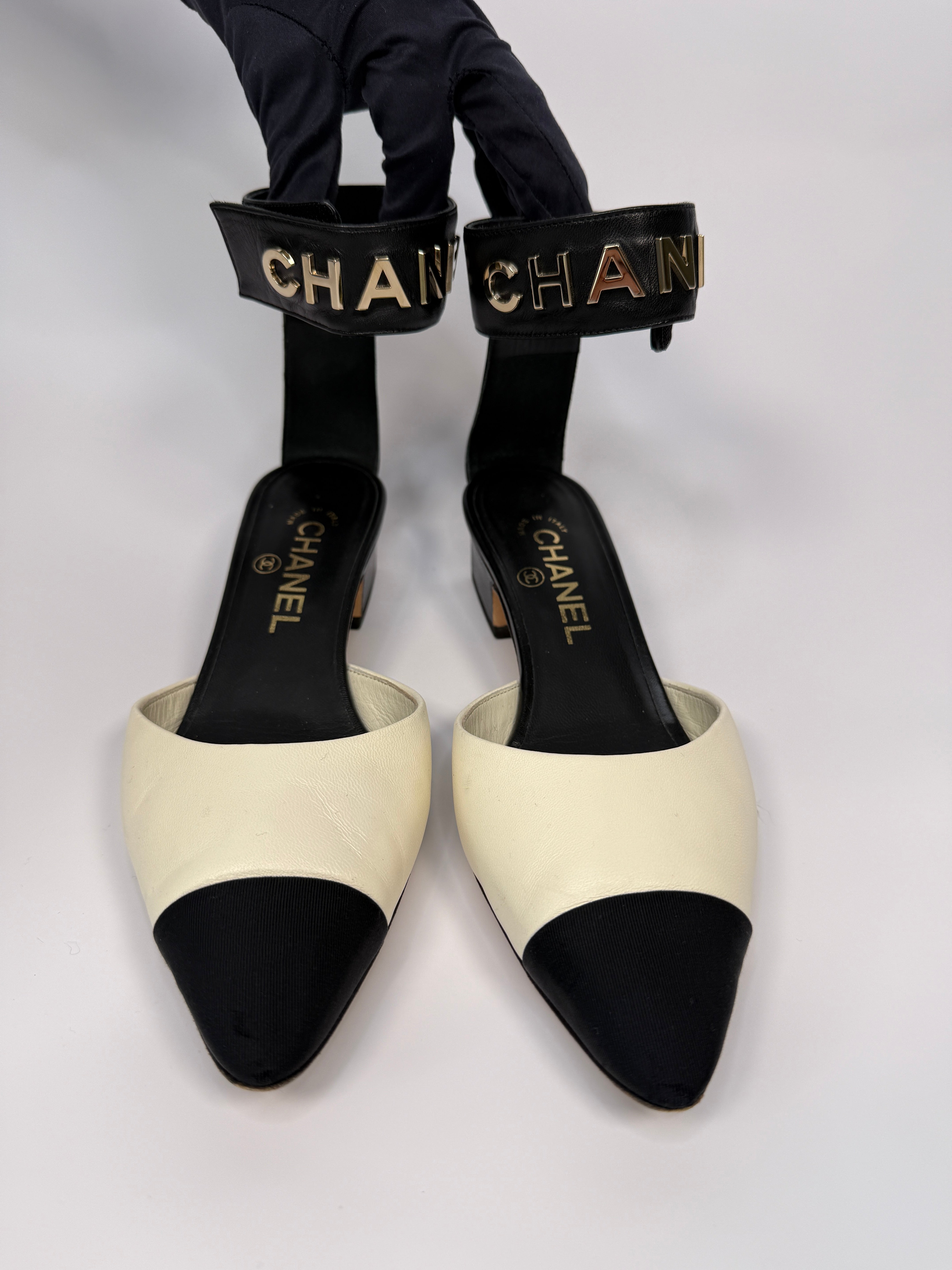 Chanel Two-Tone White & Black Kitten Heel Sandals (Size 37/UK4)