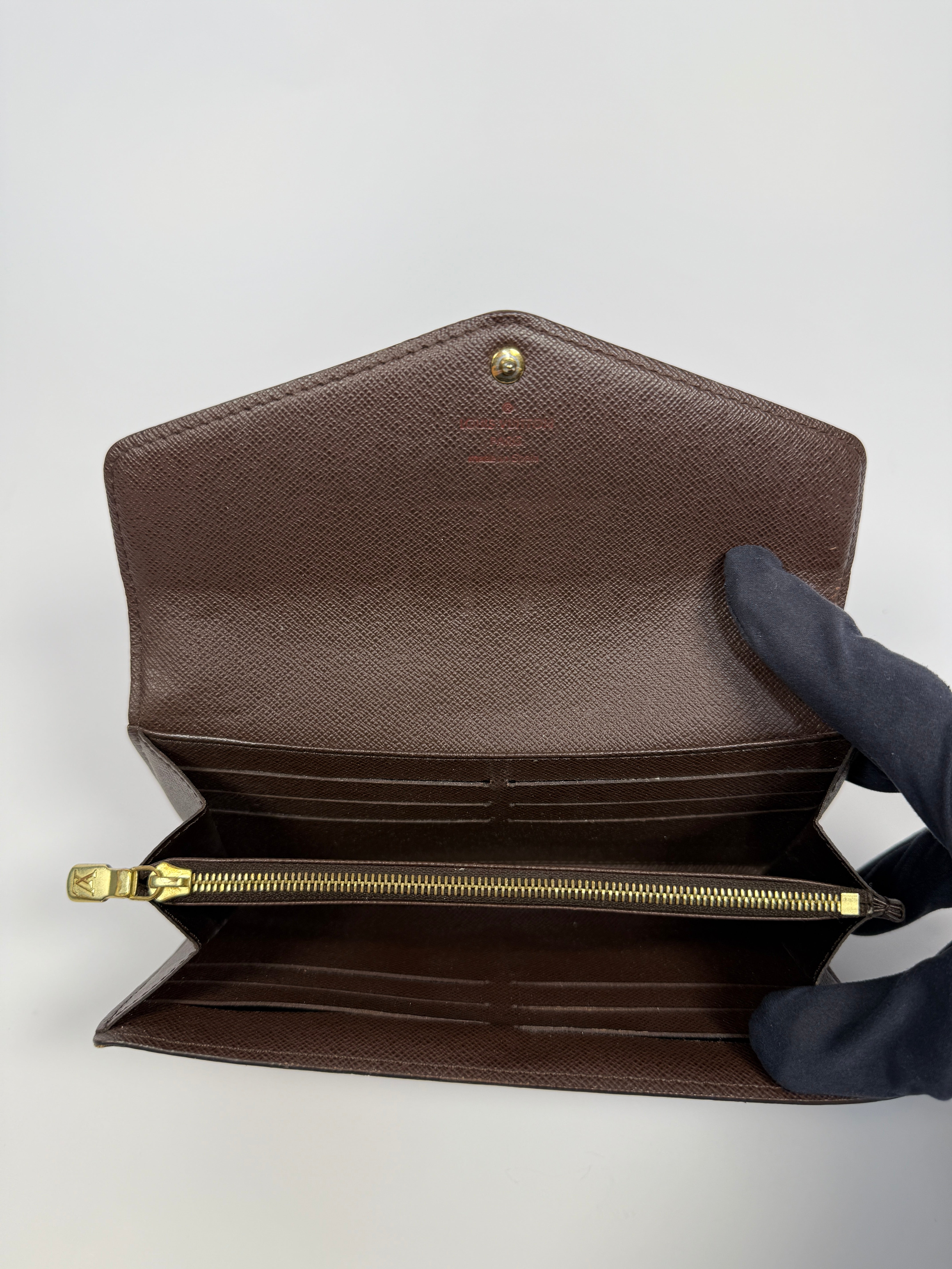 Authentic and preloved Louis Vuitton Sarah Wallet In a good condition verified by Luxe Cheshire