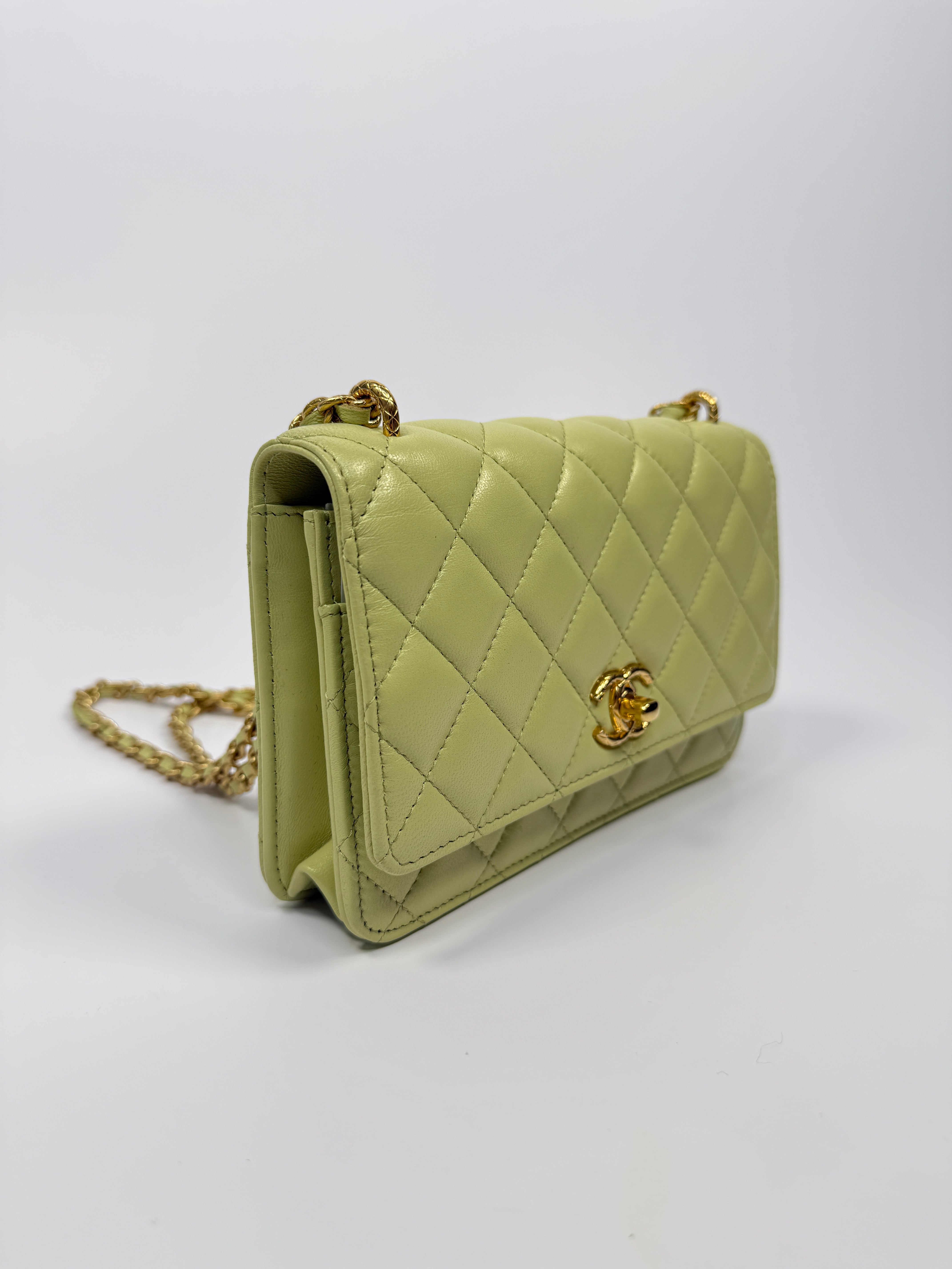 Chanel Wallet On Chain In Green Lambskin With Gold Hardware
Pre Loved & Authentic 