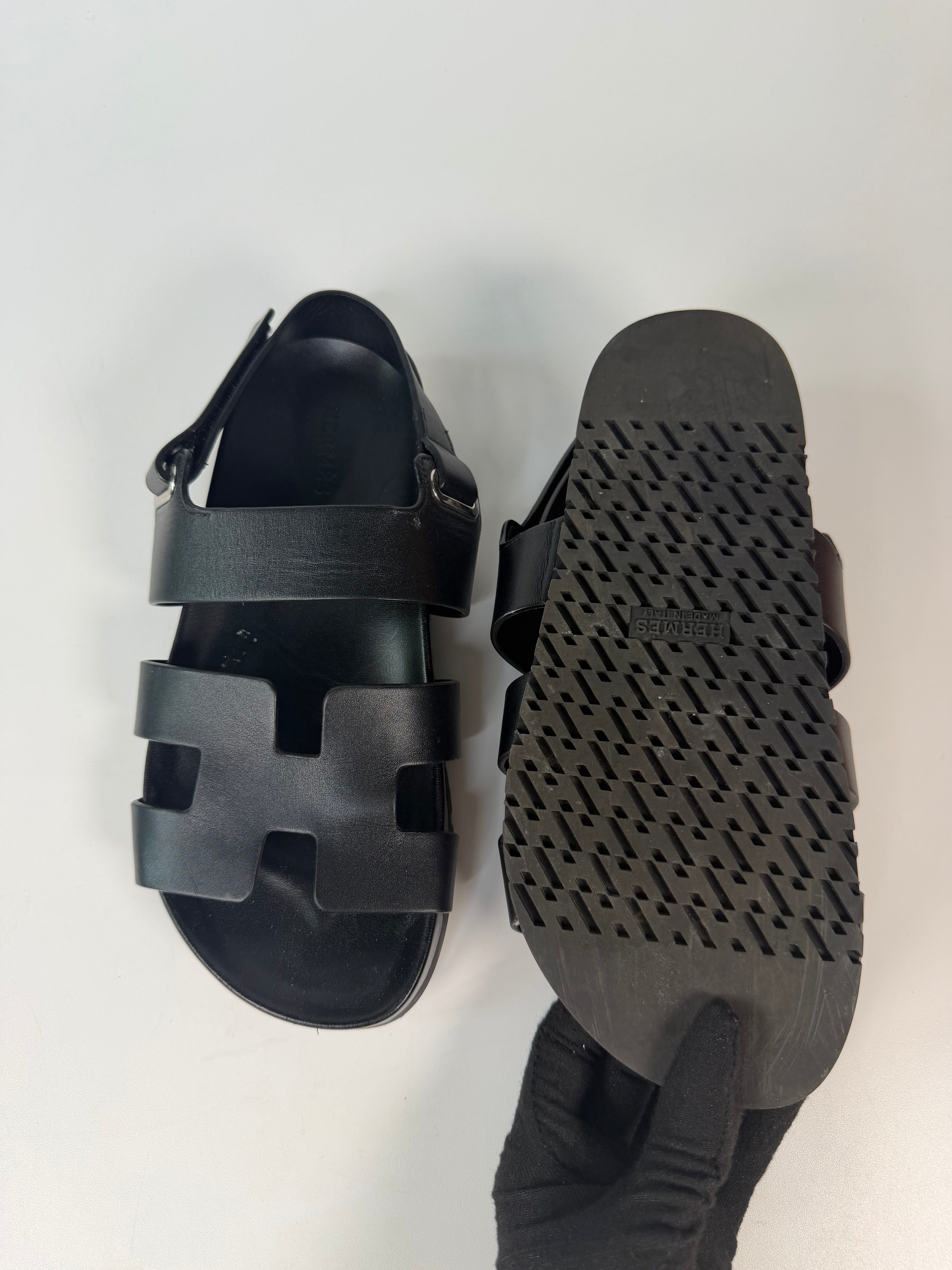 Hermès Genius Sandals In Black (Size 37/UK4) in very good condition 100% authentic and preloved