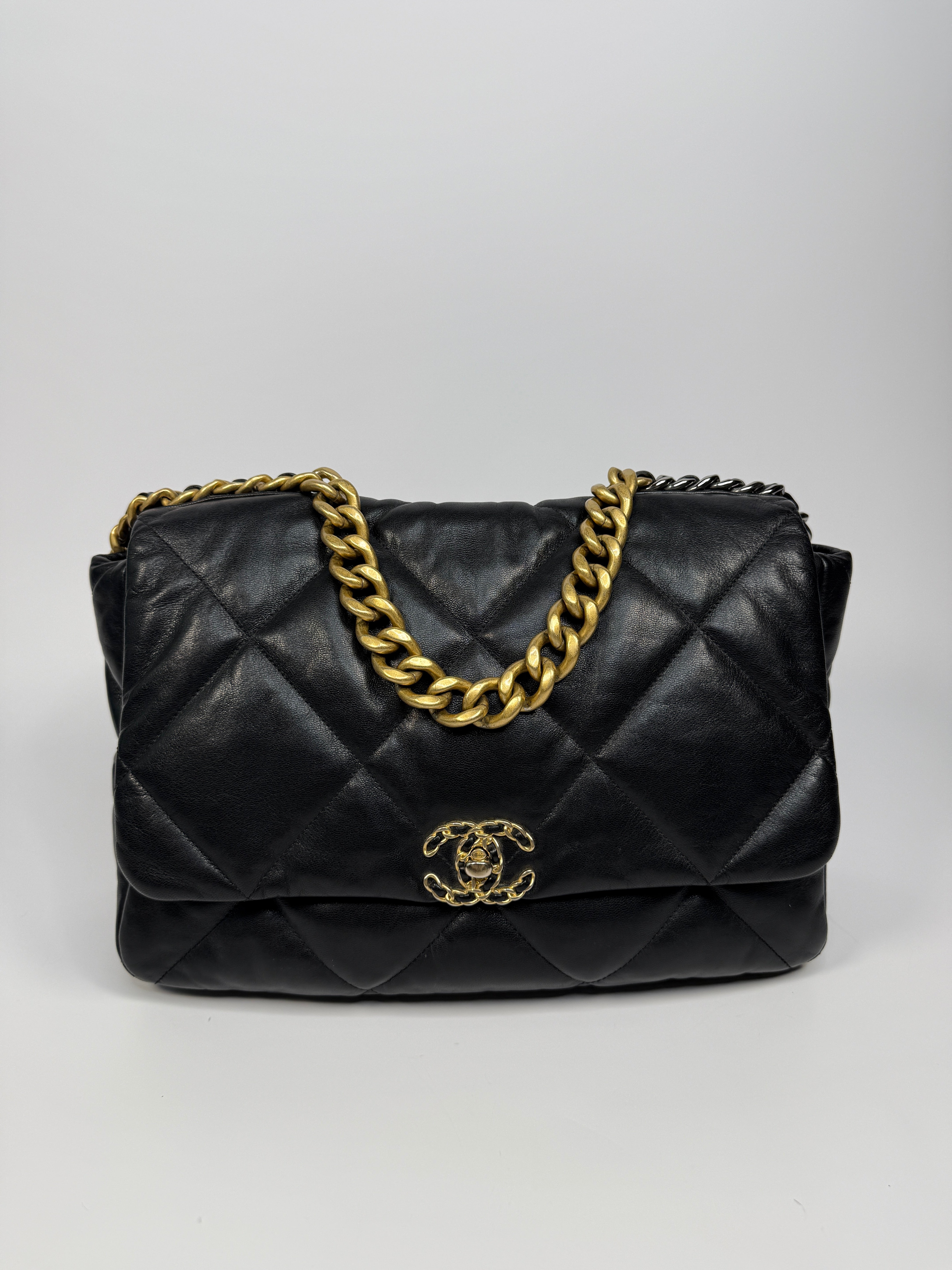 Chanel 19 Maxi Flap Bag
Pre Loved & Authentic 
