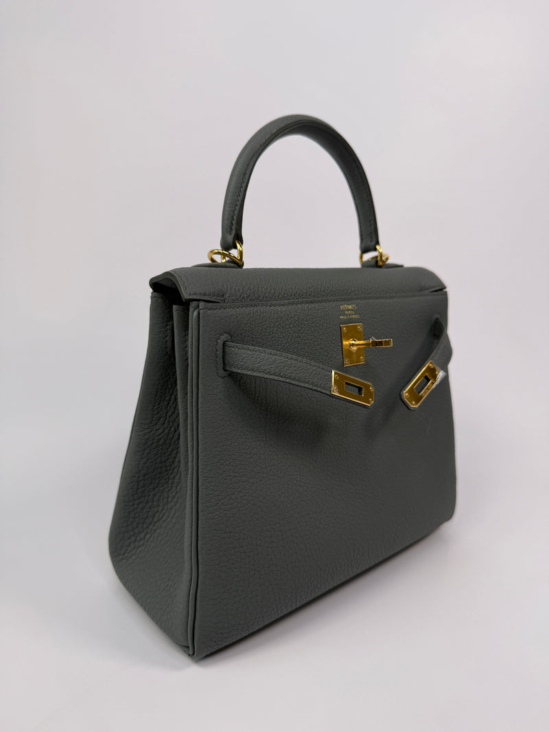 Hermès Kelly 25 In Vert Amande Togo Leather With GHW