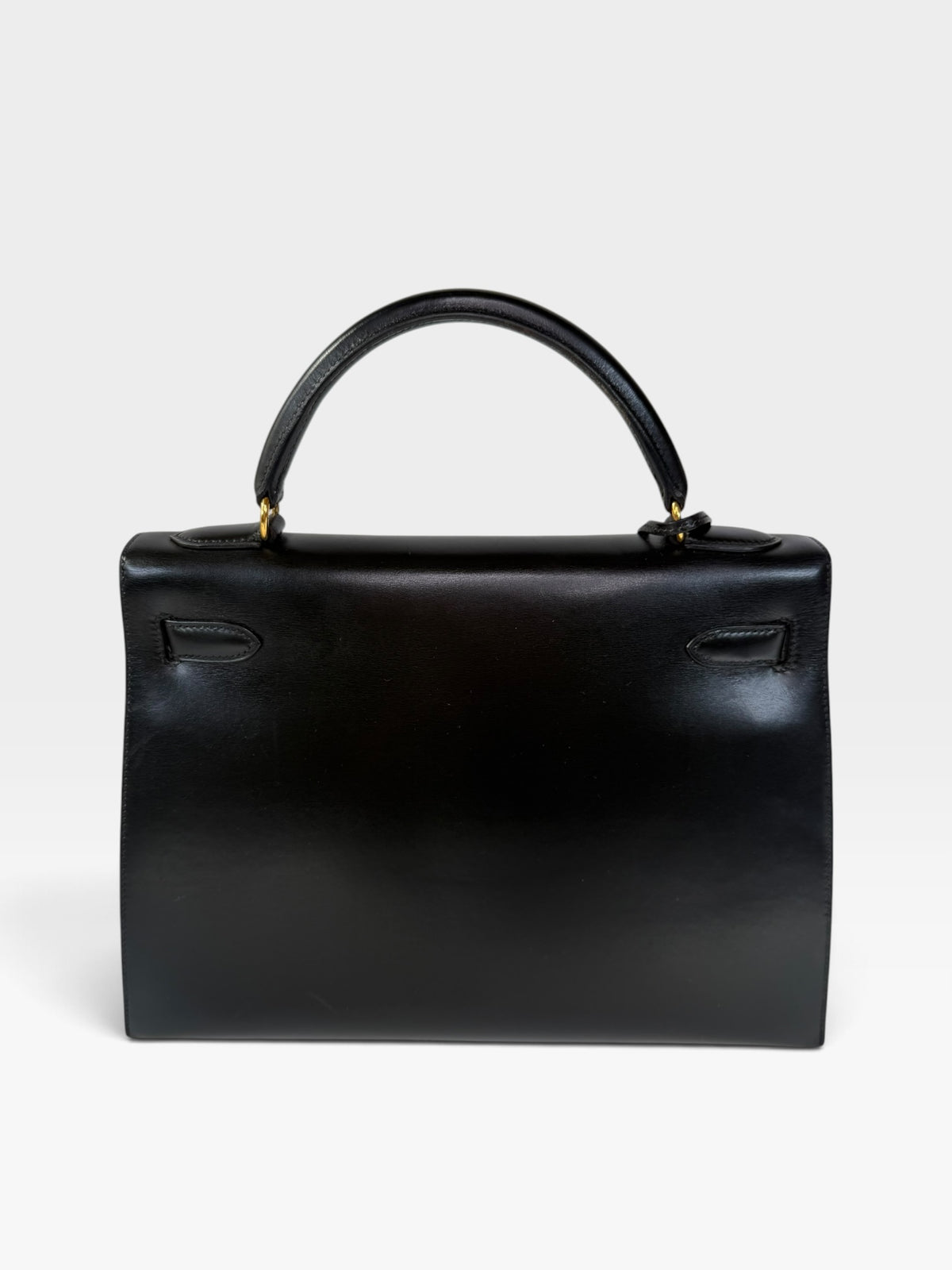 *RARE* Hermès Vintage Kelly 28 In Black Box Calf Leather With Gold Hardware. Authentic and preloved in excellent condition. 100% guarantee