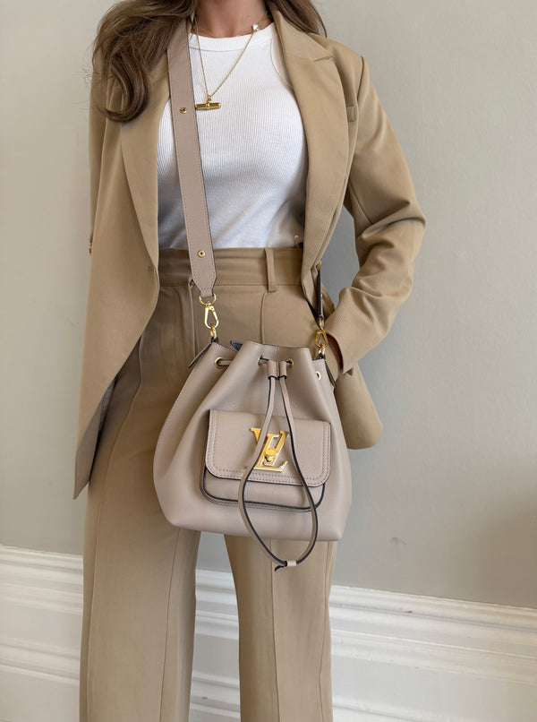 Louis Vuitton Lock Me Bucket MM