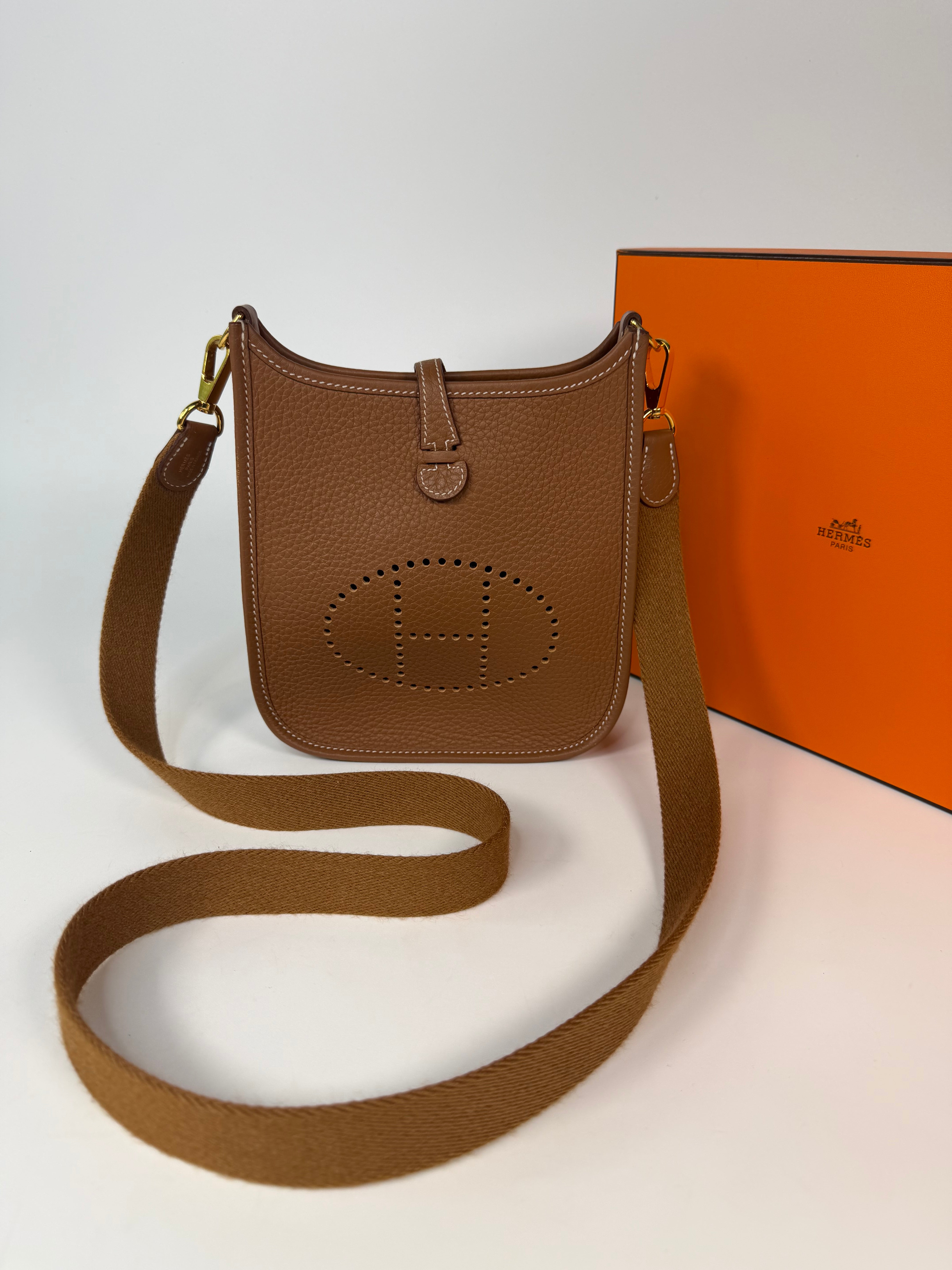 Hermès Evelyne TPM In Gold Clemence Leather With Gold Hardware In Very Good Condition 100% authentic and preloved