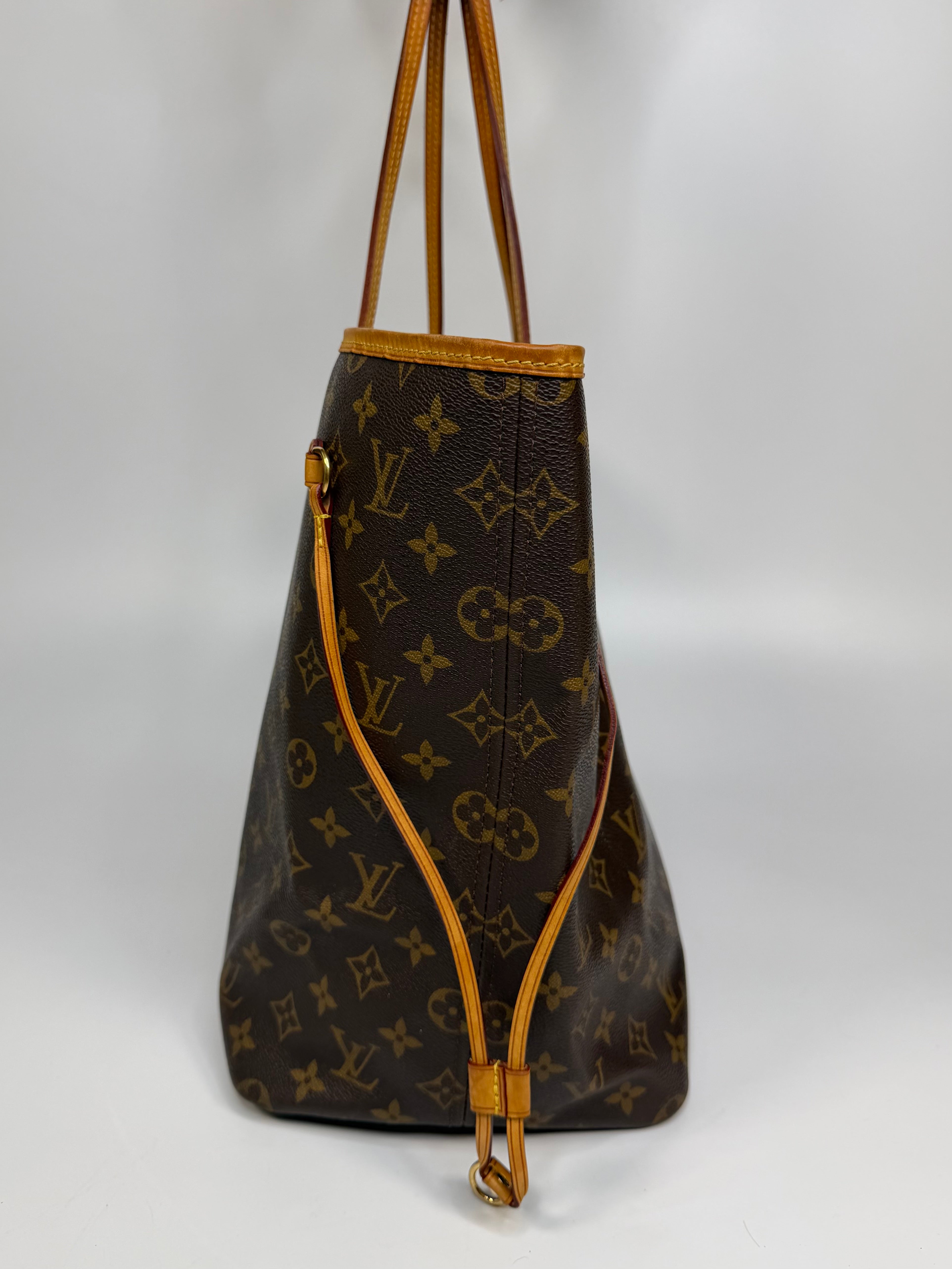 Louis Vuitton Neverfull GM Tote Bag In Monogram. Authentic and preloved in very good condition.