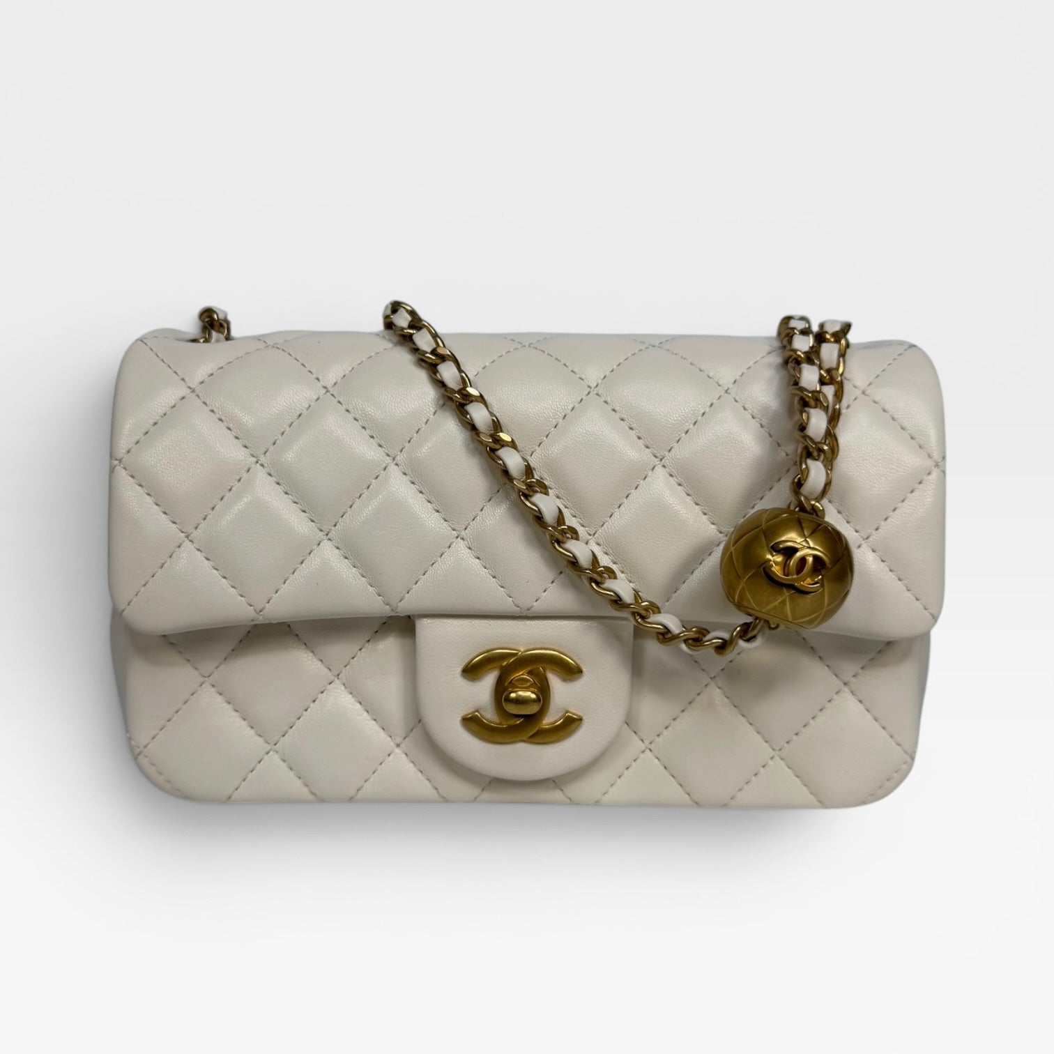 Chanel Pearl Crush Mini Rectangle In White Lambskin Leather Gold Hardware. Authentic and preloved in excellent condition with 100% authenticity guarantee.