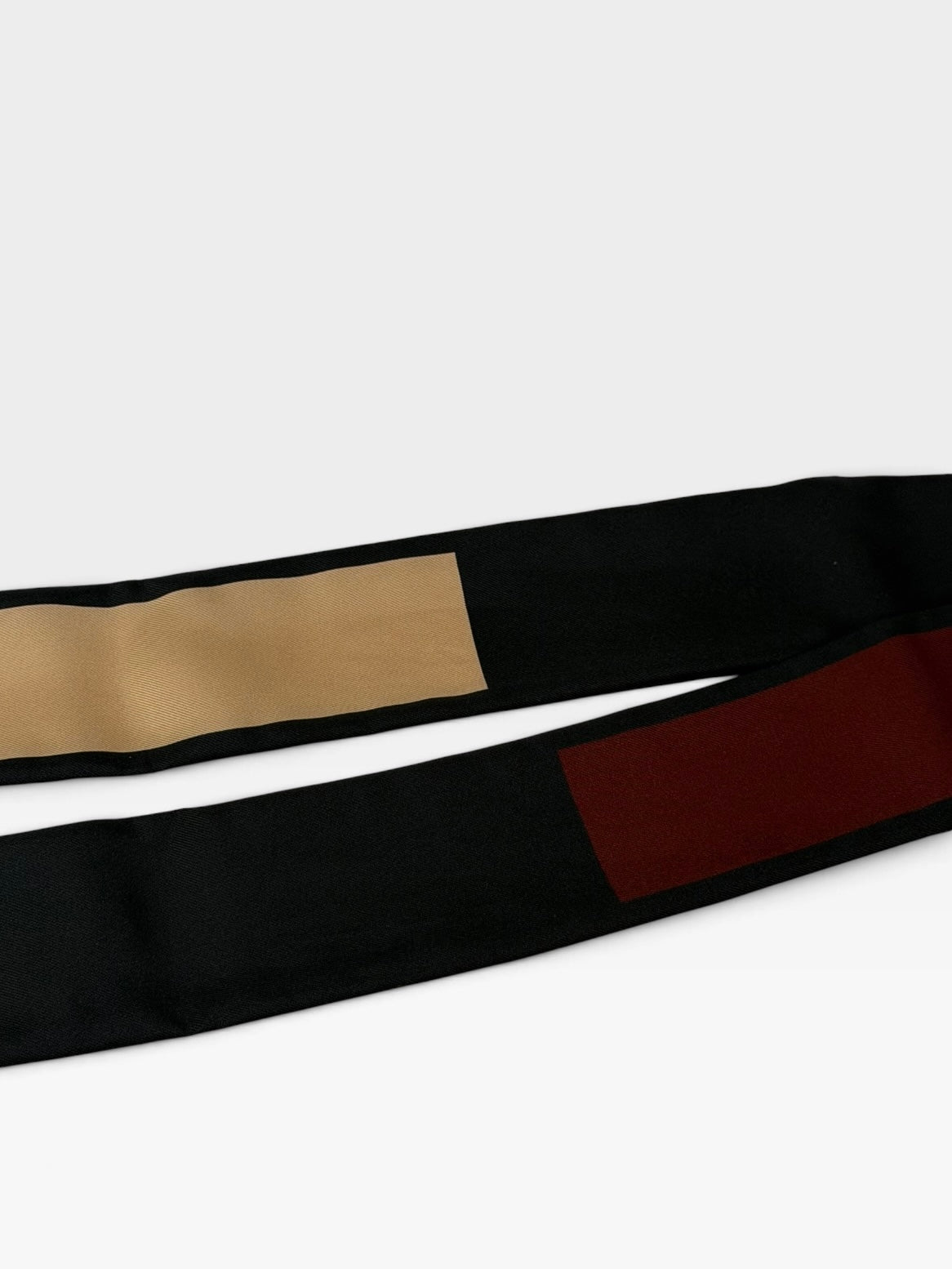 Chanel Slim Bandeau Silk Twill In Black & White Multicolour. 100% authentic and preloved in excellent condition