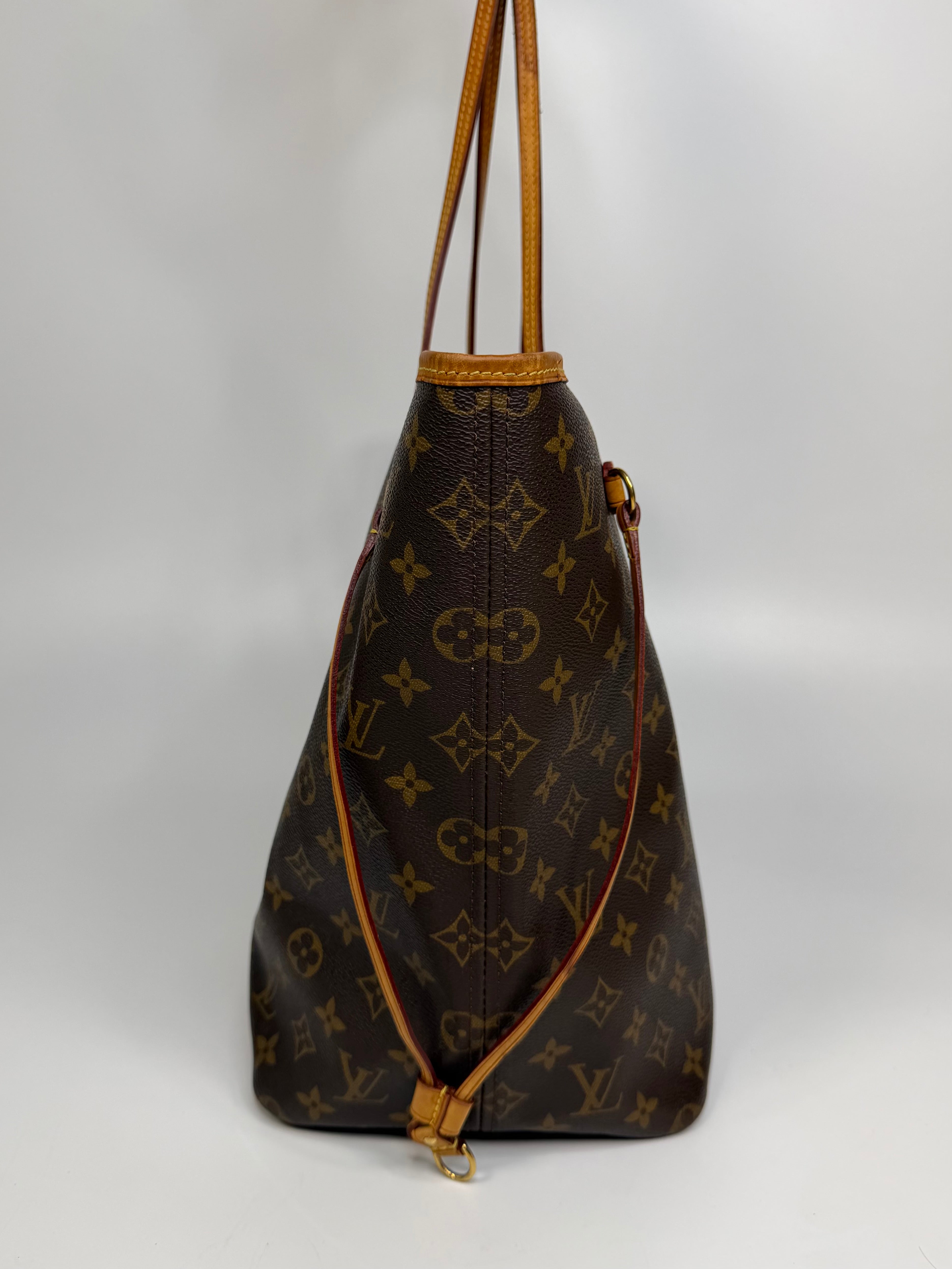 Louis Vuitton Neverfull GM Tote Bag In Monogram. Authentic and preloved in very good condition.