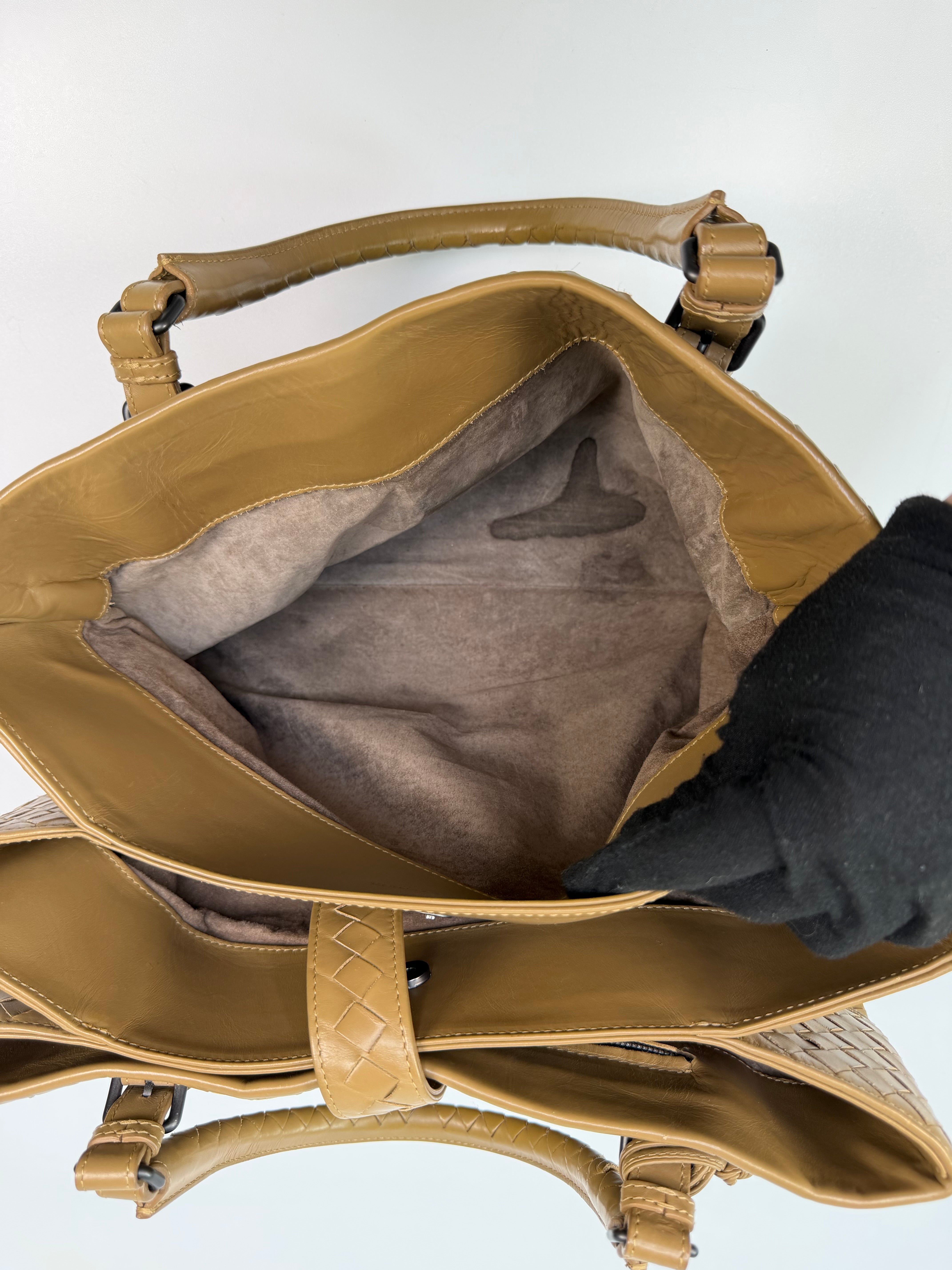 Bottega Veneta Medium Roma Tote Beige Leather Gunmetal Hardware. Authentic and preloved in very good condition.