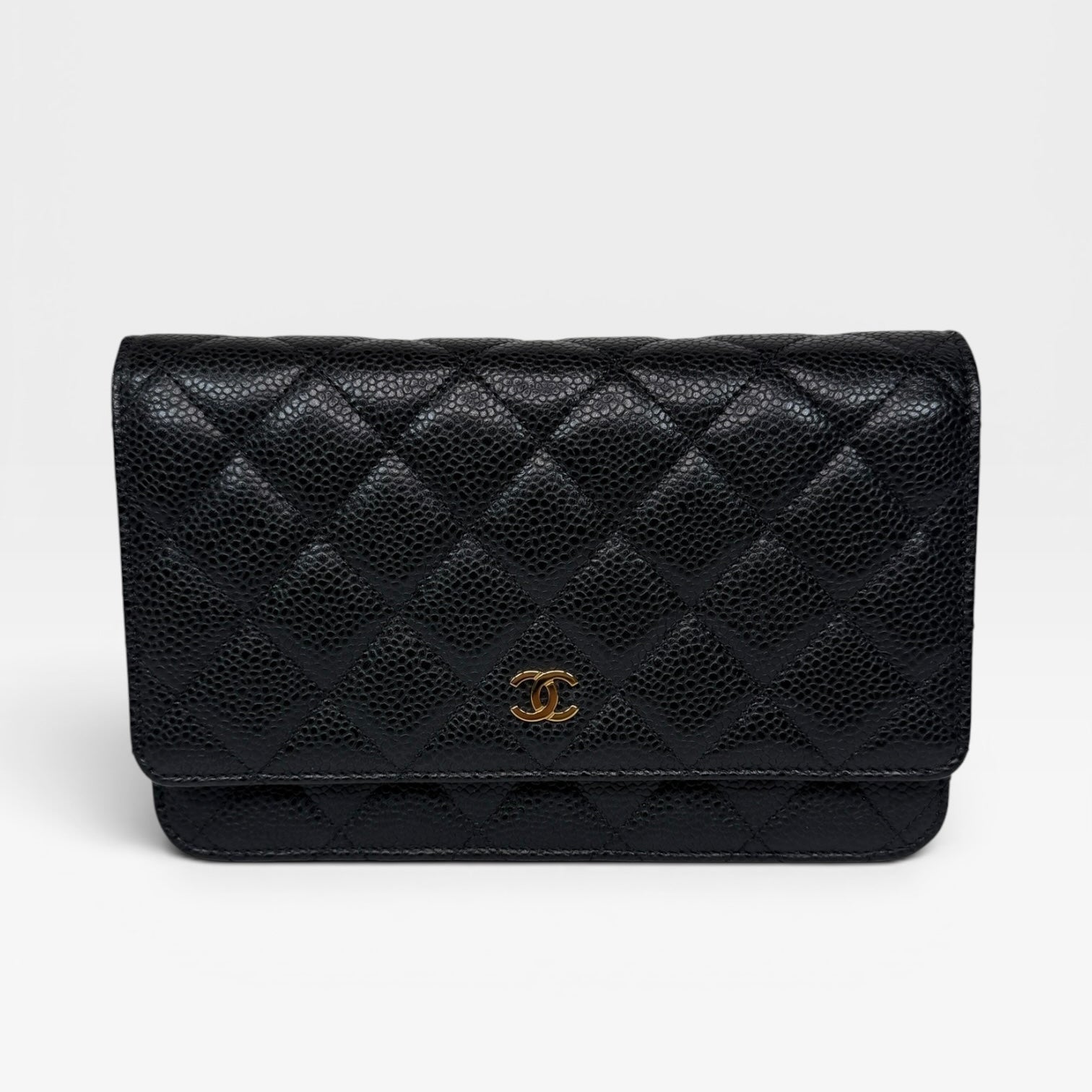 Chanel Wallet On Chain In Black Caviar Leather With Gold Hardware In Excellent Condition.
Authentic Pre Loved Verified by Luxe Cheshire Trusted Designer resale 