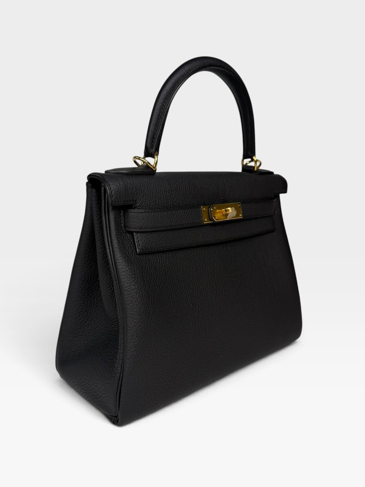 Authentic pre-loved Hermès Kelly 28 In Black Togo Leather Gold Hardware. New and Unused condition, verified by Luxe Cheshire. Trusted designer resale.