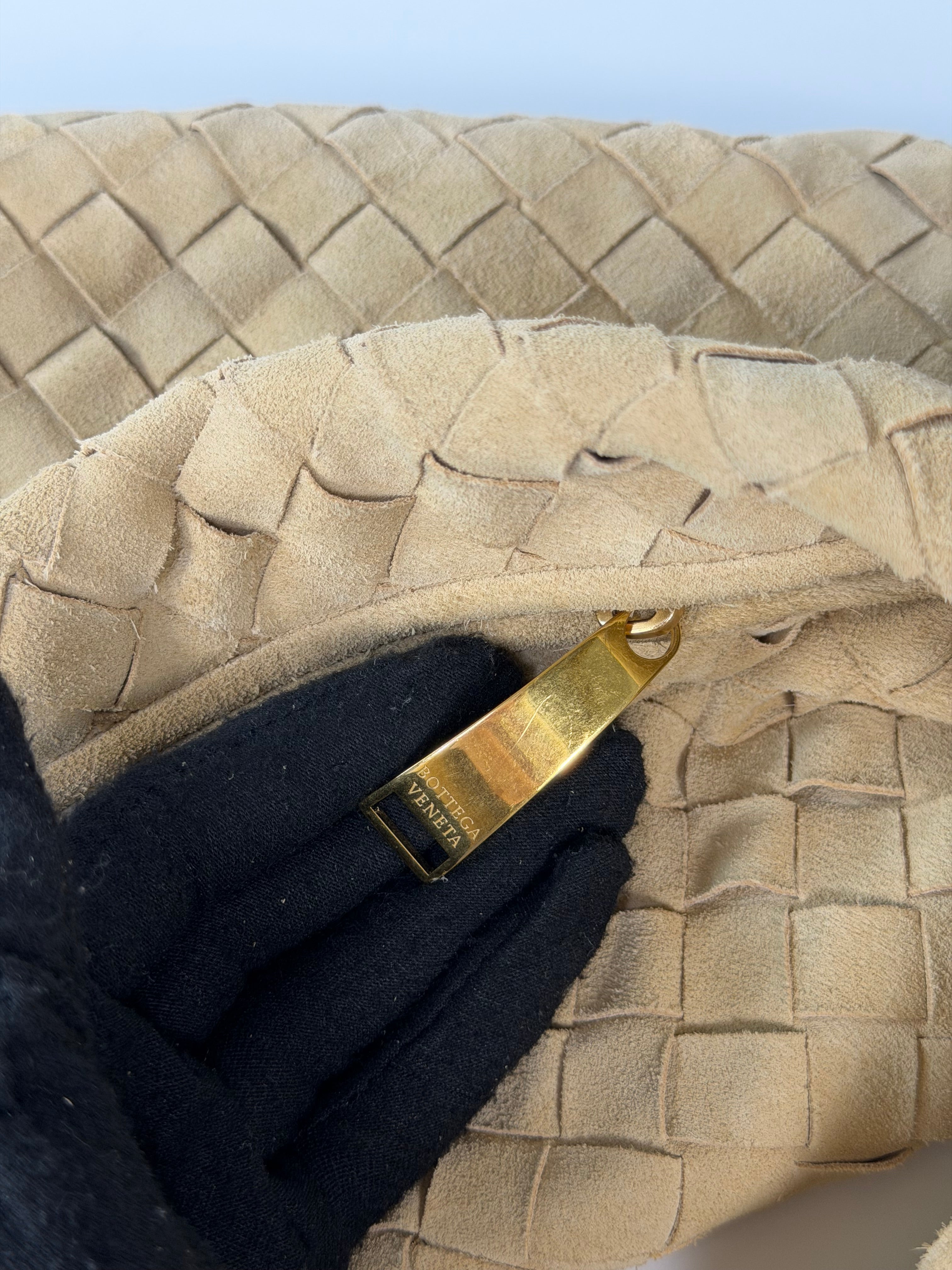 Bottega Veneta Large Knotted Jodie In Beige Intrecciato Suede. 100% authentic and preloved in excellent condition.