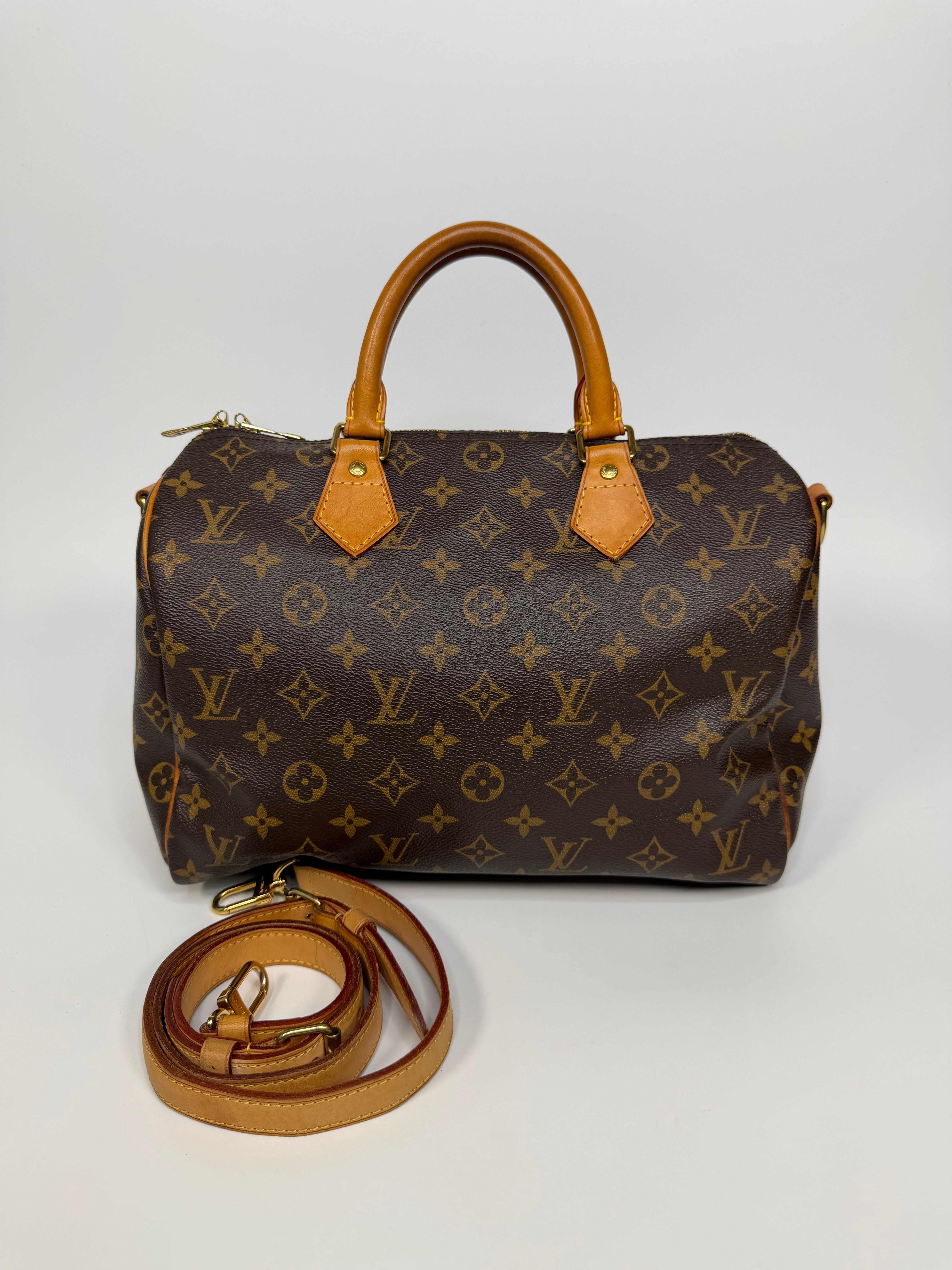 Louis Vuitton Bandoulière Speedy 30 In Monogram With Gold Hardware. Authentic and preloved in very good condition.