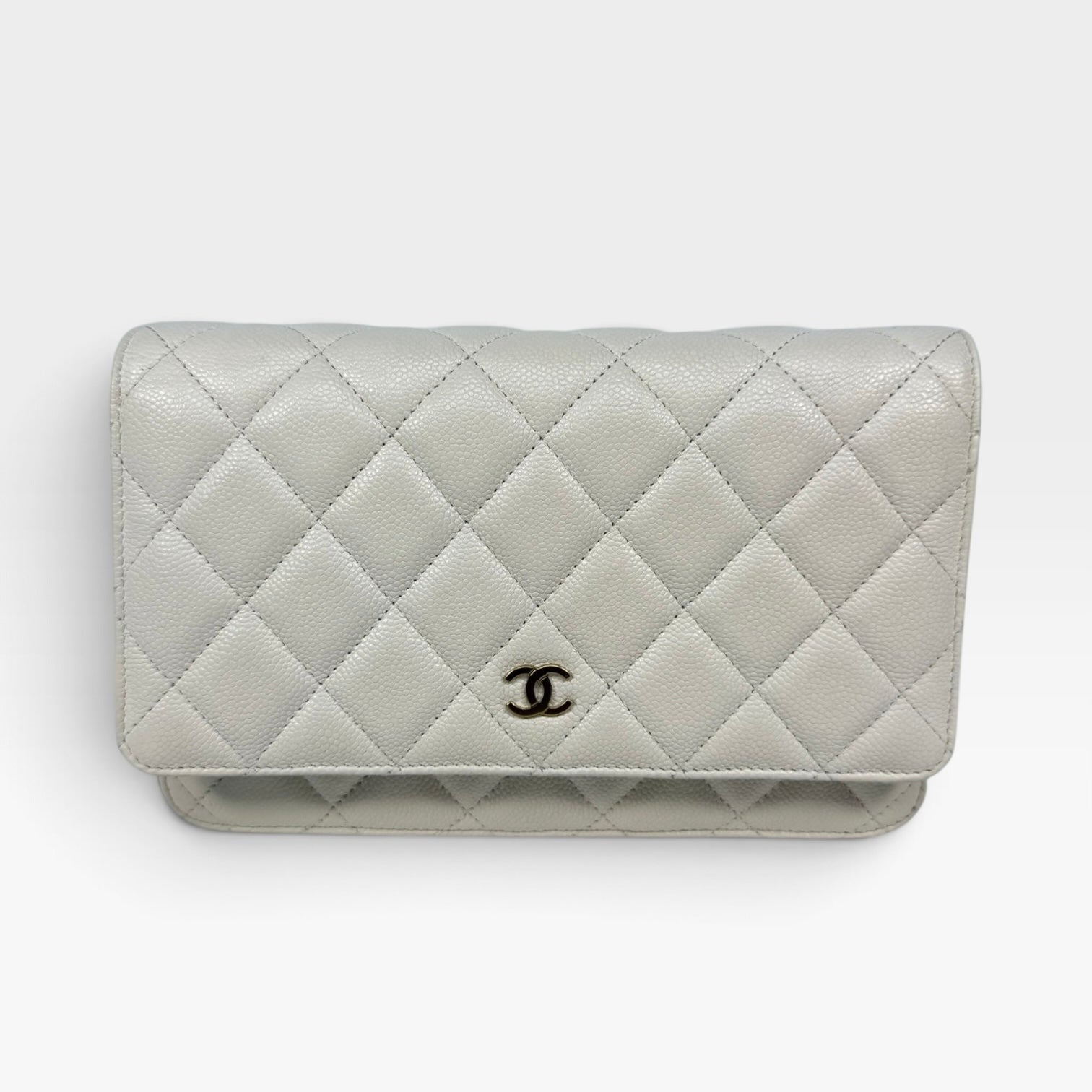 Chanel Wallet On Chain In White Caviar Leather With Gold Hardware. 100% authentic and preloved in excellent condition. 