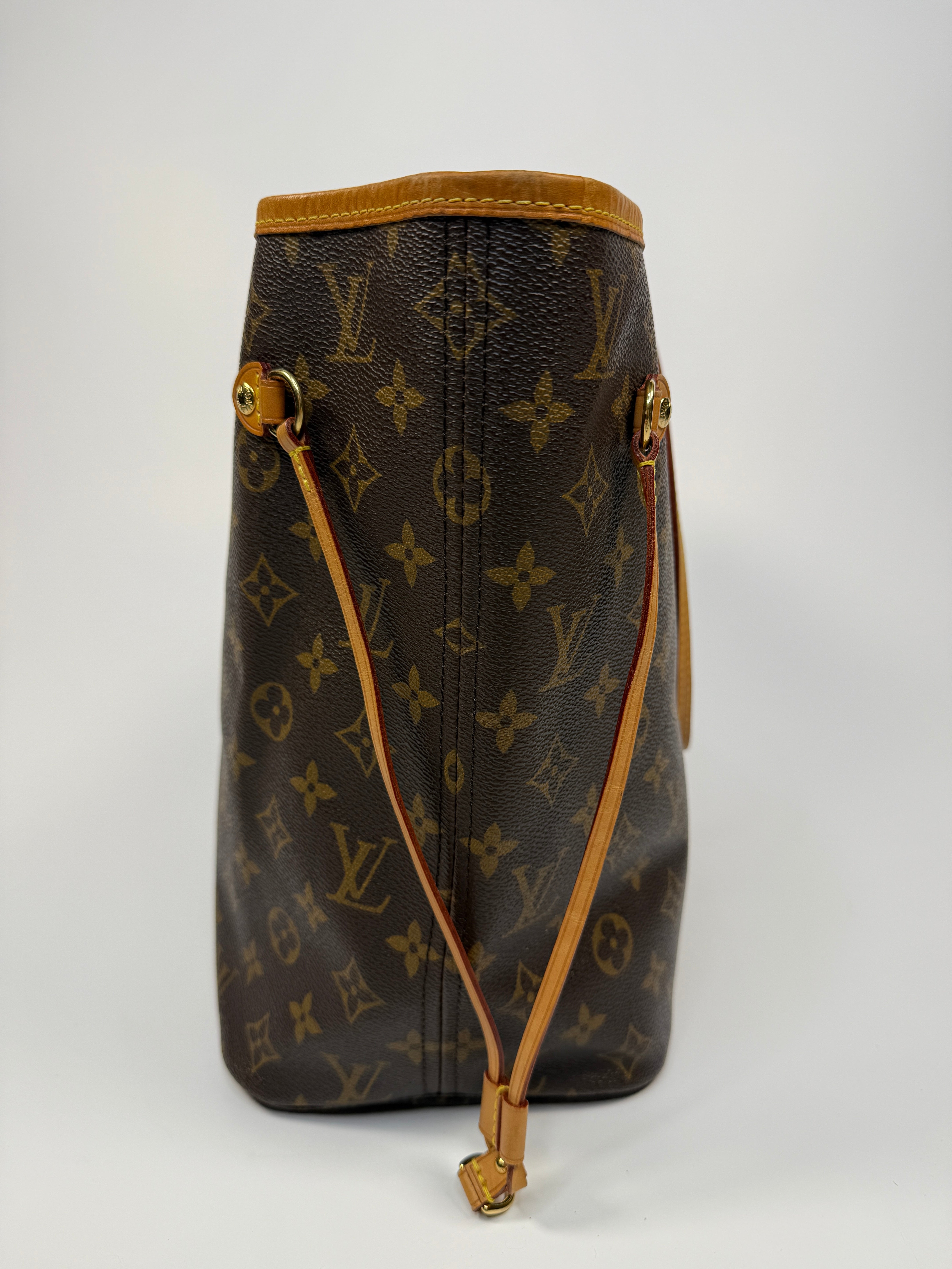 Louis Vuitton Neverfull MM Bag In Brown Monogram . Excellent. Authentic and preloved. 