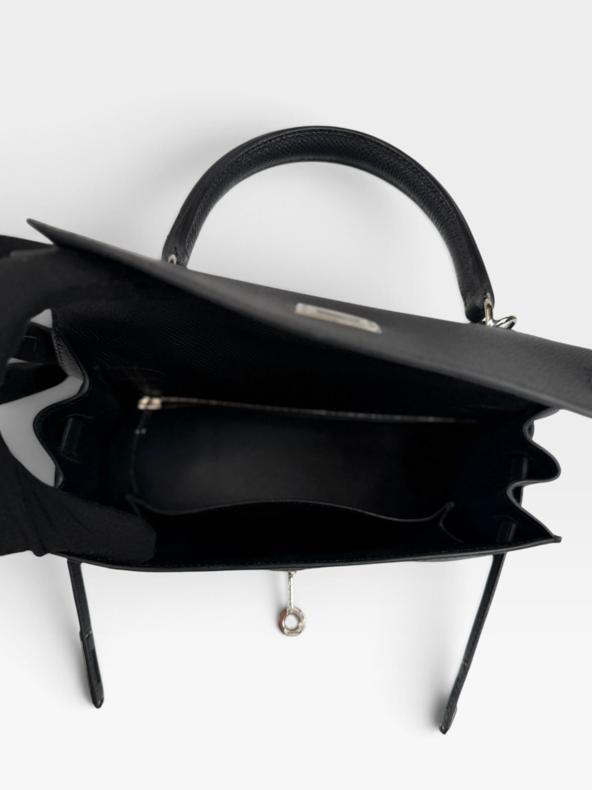 Hermès Kelly 25 In Noir Sellier Epsom Leather With Palladium Hardware.  Authentic and preloved in new/unused condition. 100% guarantee