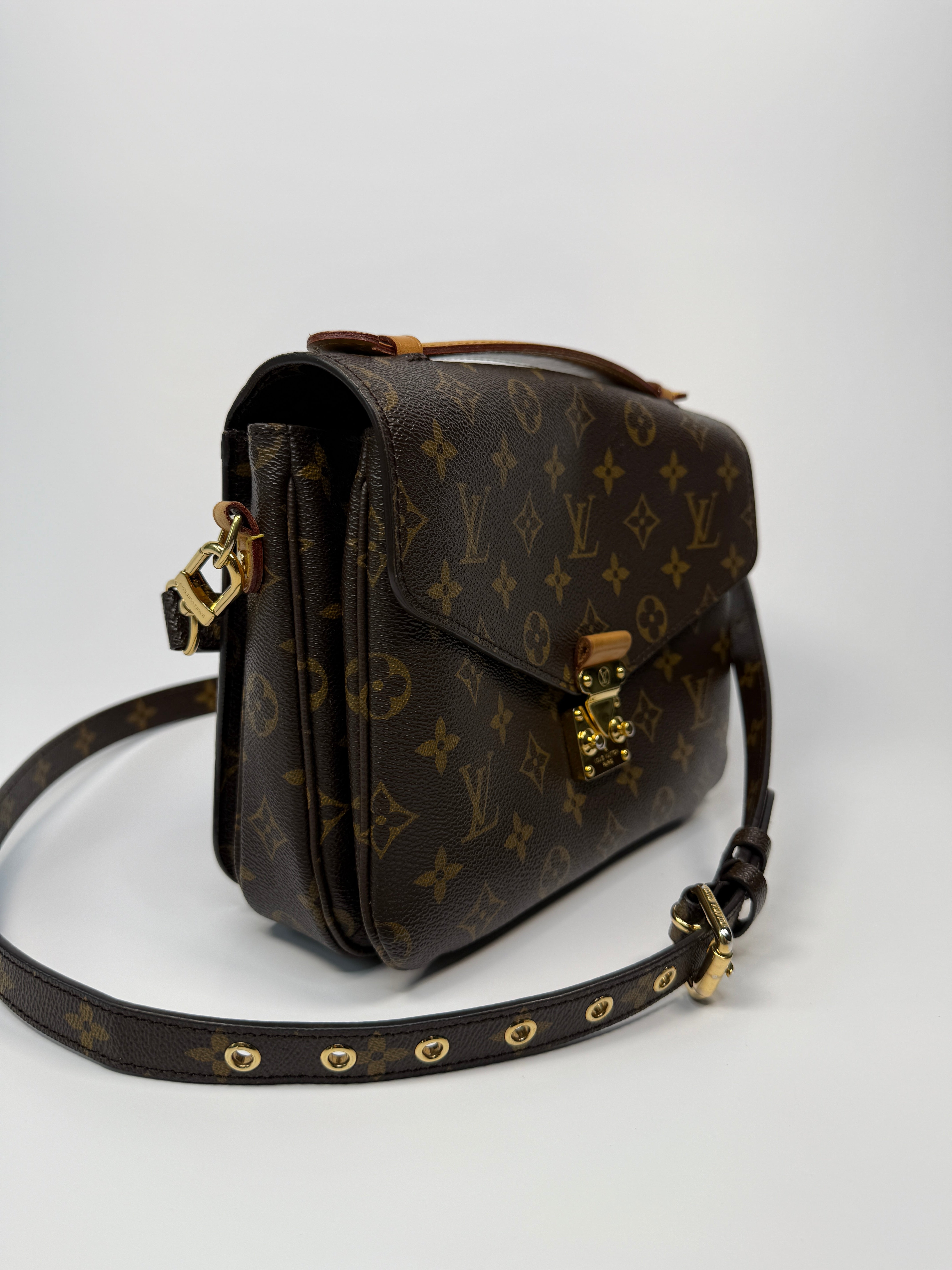 Louis Vuitton Pochette Métis Bag
