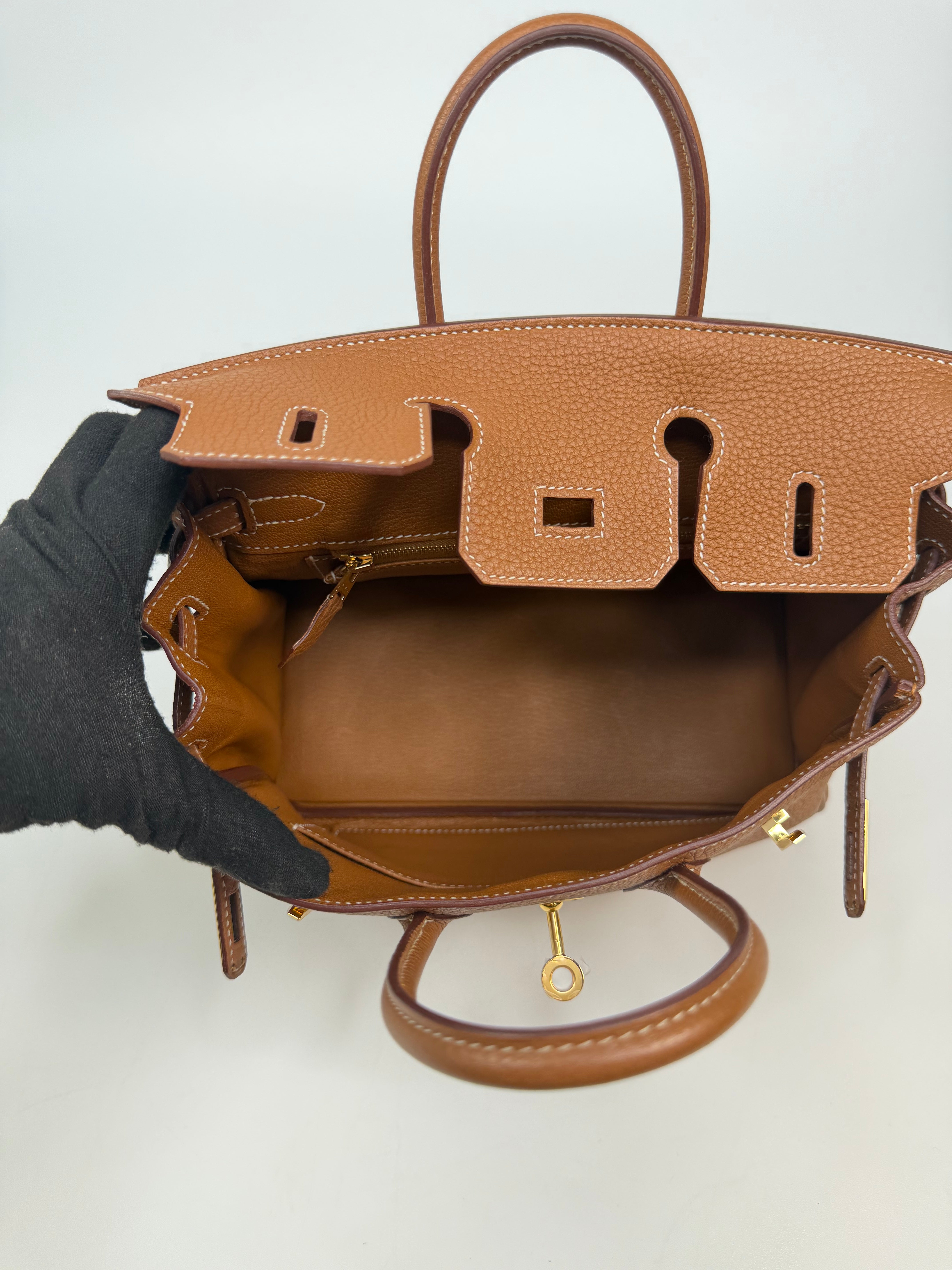 Hermès Birkin 25 In Gold Togo Leather With Gold Hardware. 100% authentic and preloved in excellent condition