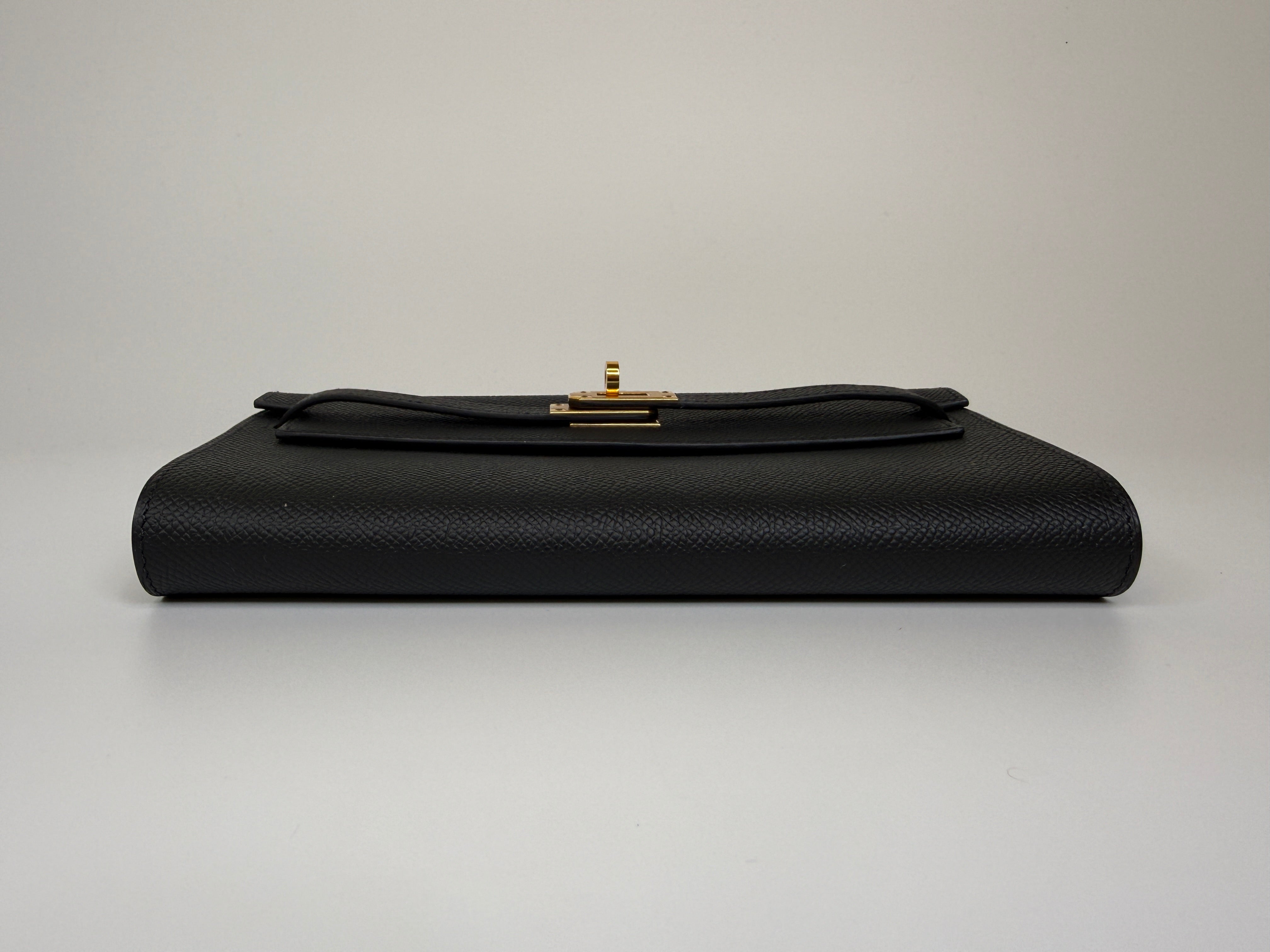 Authentic and preloved Hermès Kelly To Go In Black Epsom Leather With Gold Hardware. New Condition 100% Authenticity guarantee 