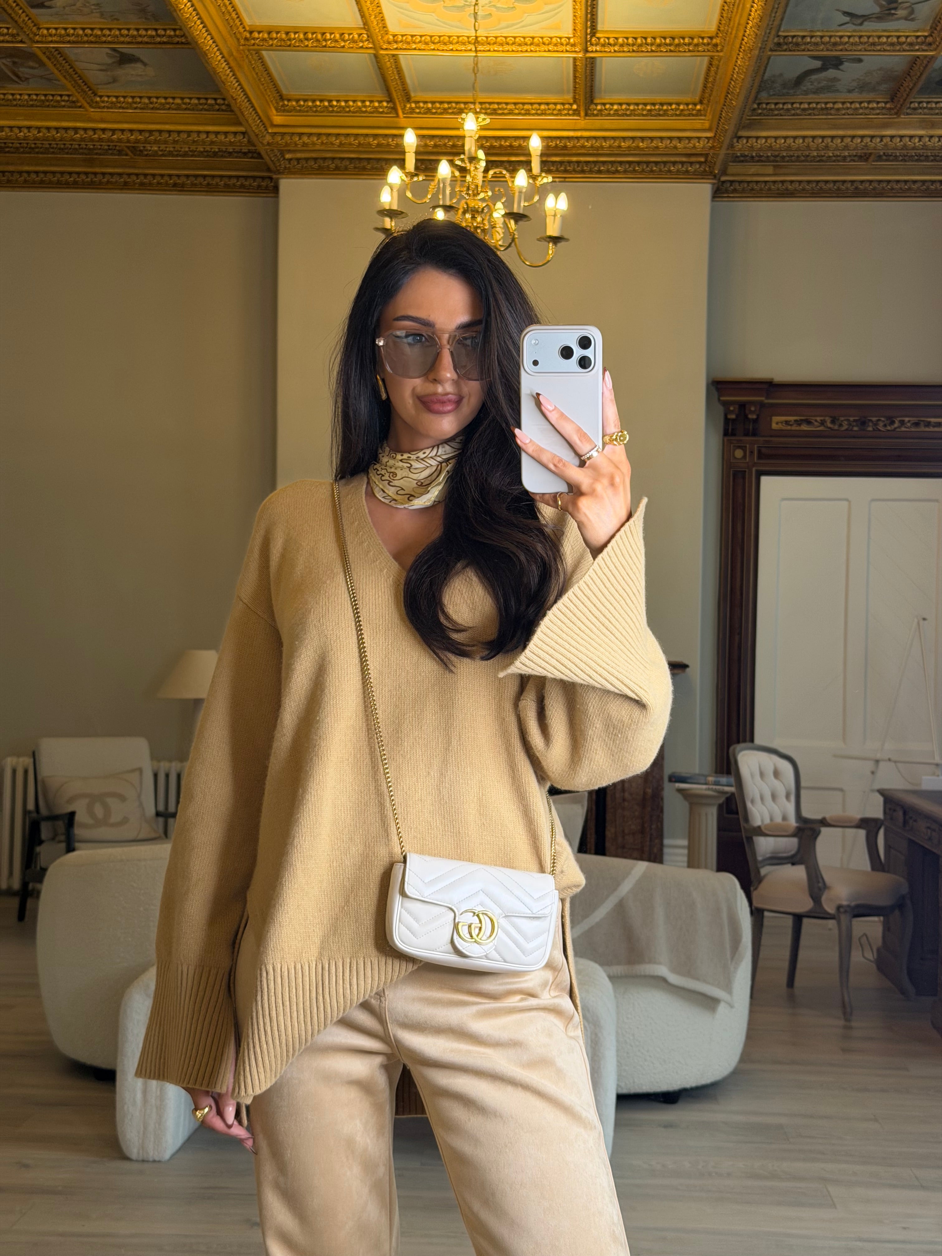 Gucci Marmont White  Matelassé Super Mini Bag With Gold Hardware In Excellent pre loved condition. Authentic and preloved