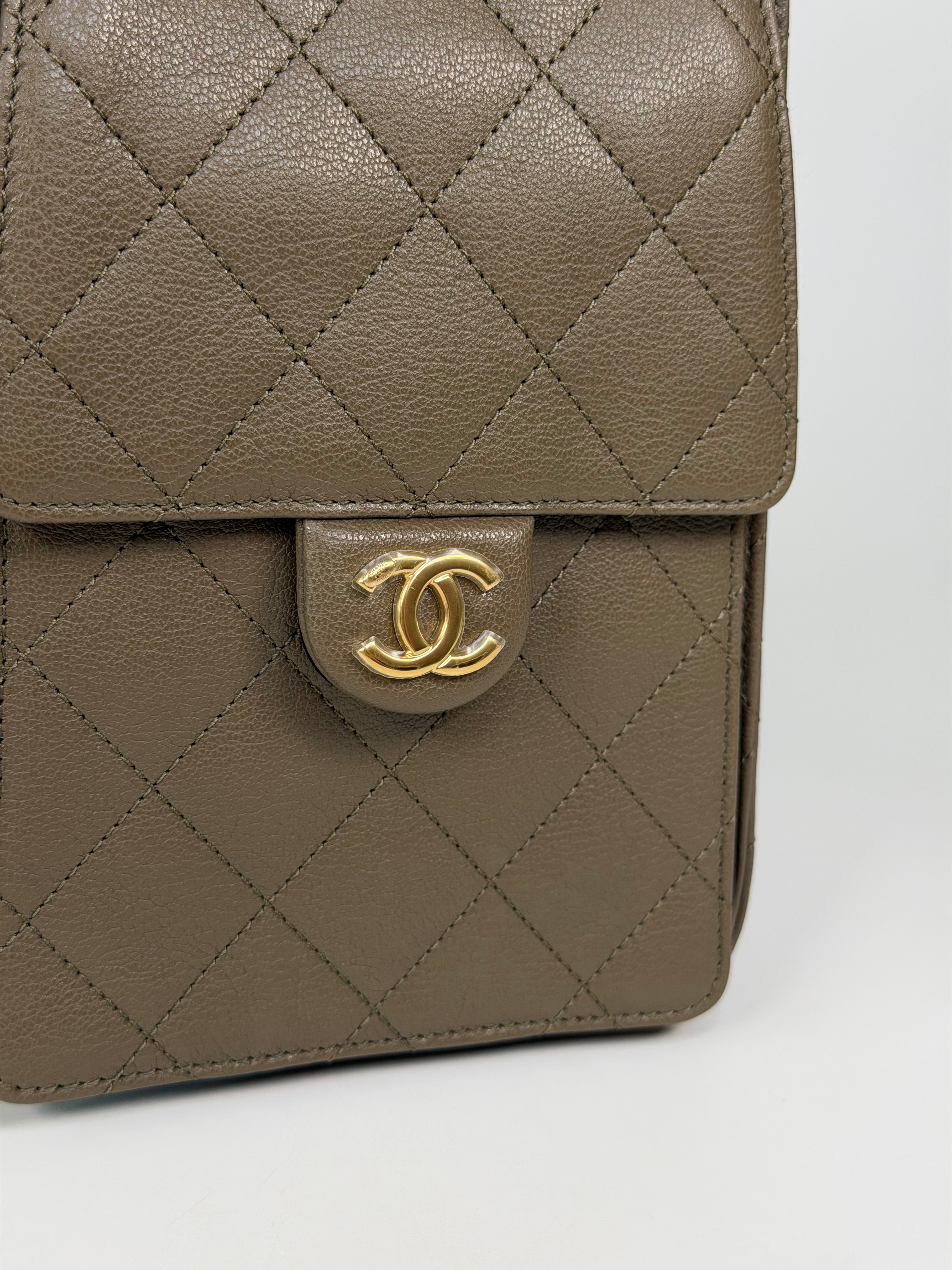 Chanel 25 Medium In Khaki Grained Calfskin With Gold Hardware