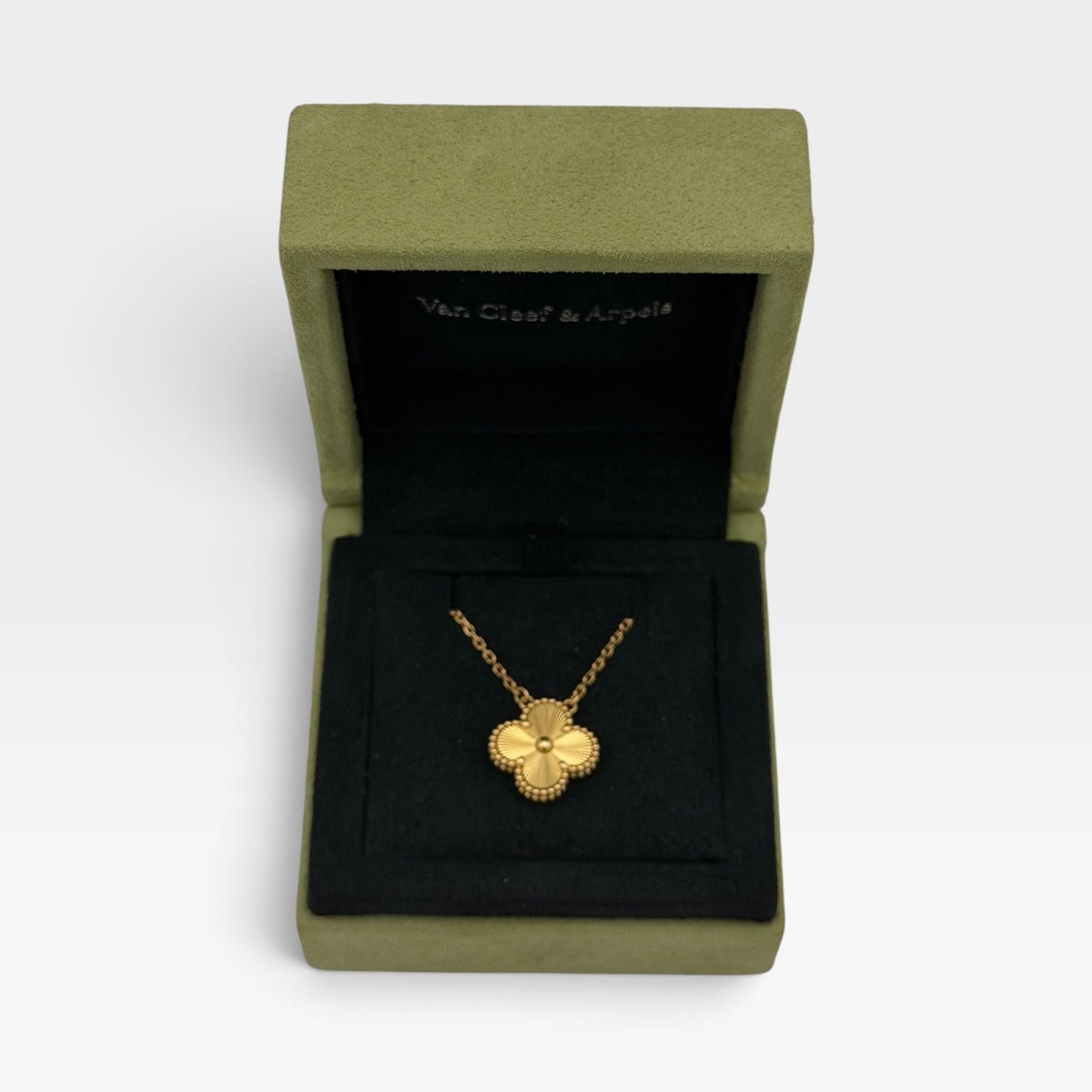 Van Cleef & Arpels Vintage Alhambra Pendant in 18ct Gold, in excellent condition, comes as a full set. Current RRP £3,700!