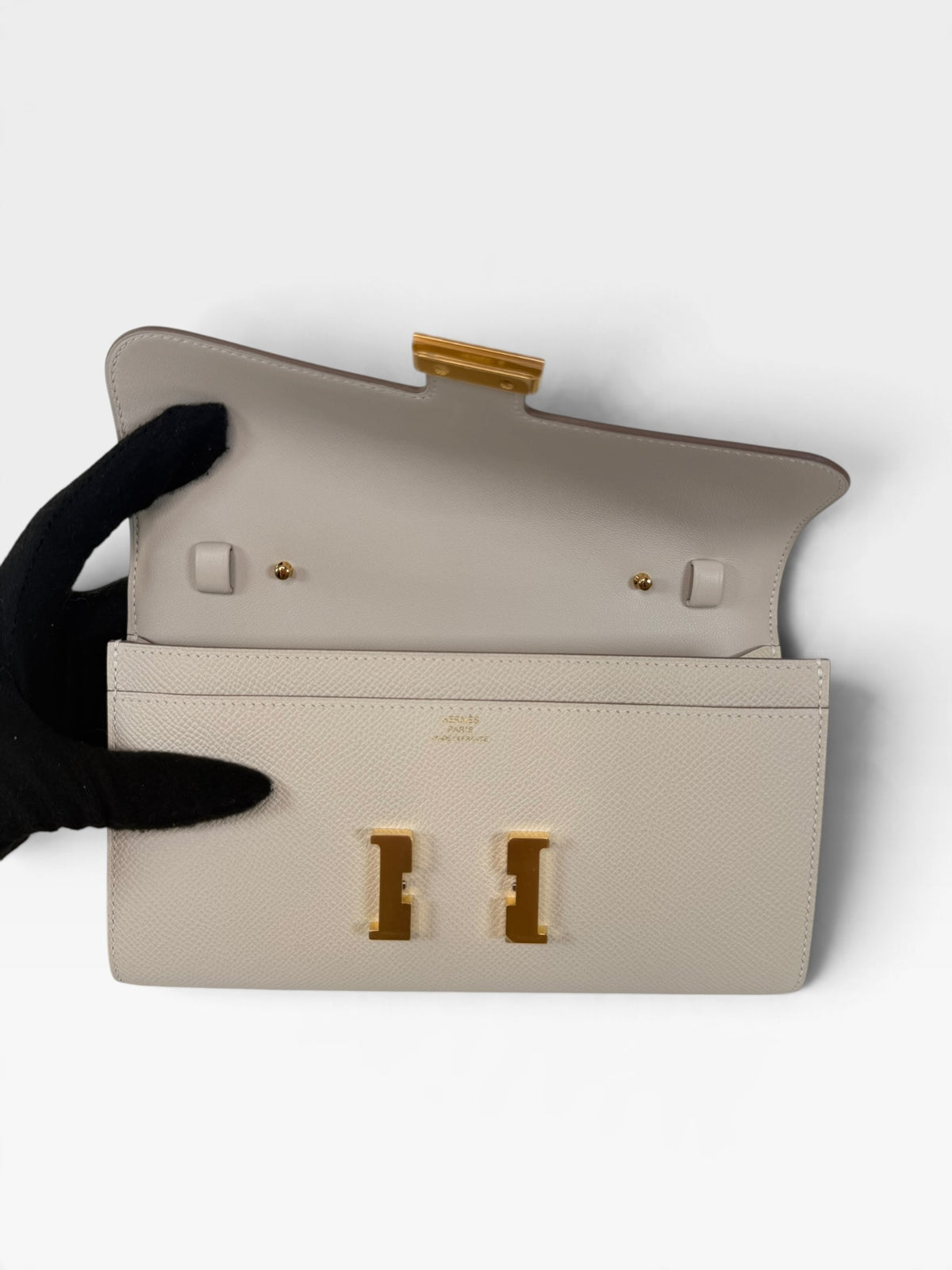 Hermès Constance To Go In Craie Epsom Leather With Gold Hardware. Authentic and preloved in new and unused condition. Verified by Luxe Cheshire. 100% Guarantee