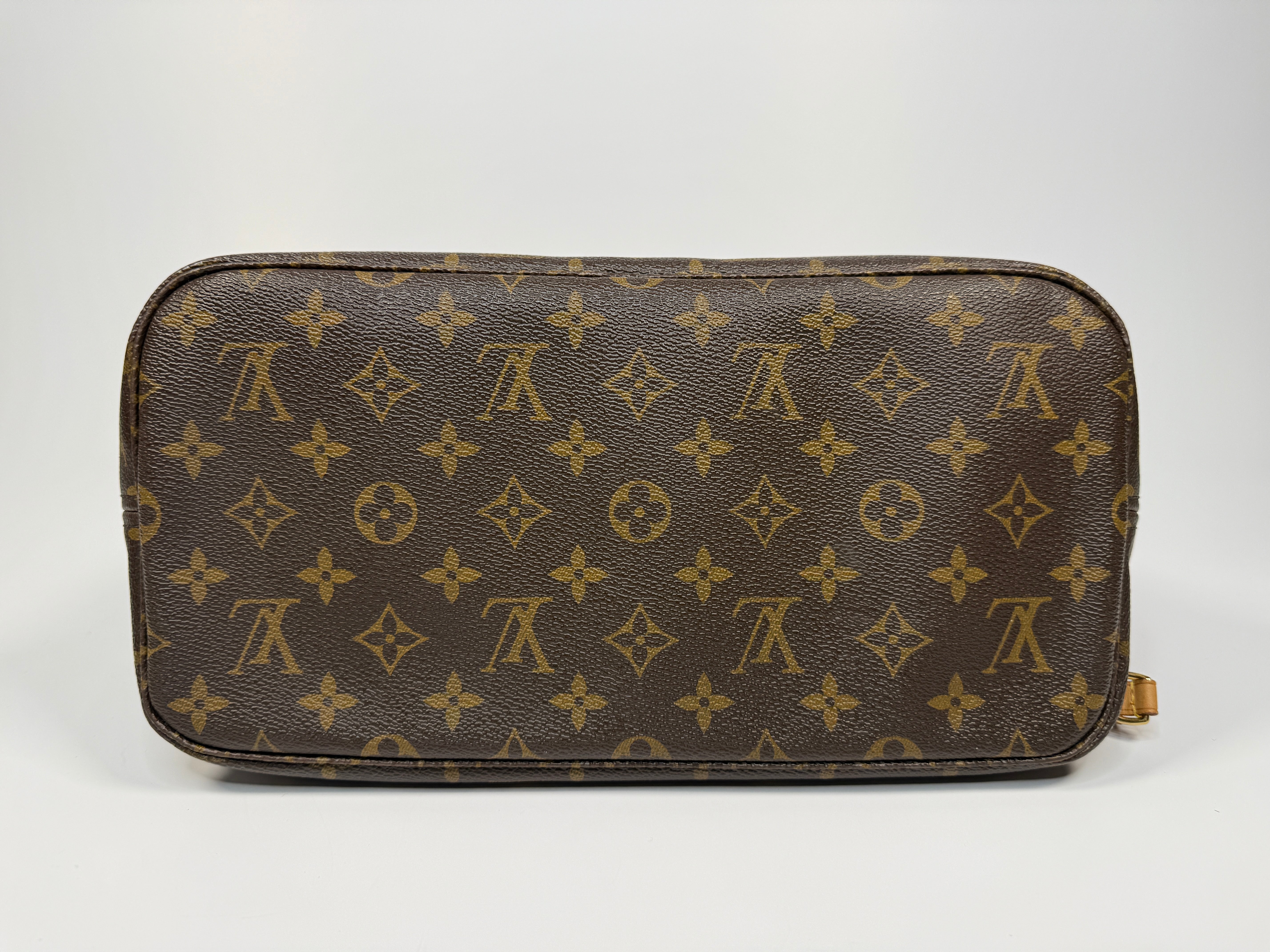 Louis Vuitton Neverfull MM Bag In Brown Monogram . Excellent. Authentic and preloved. 