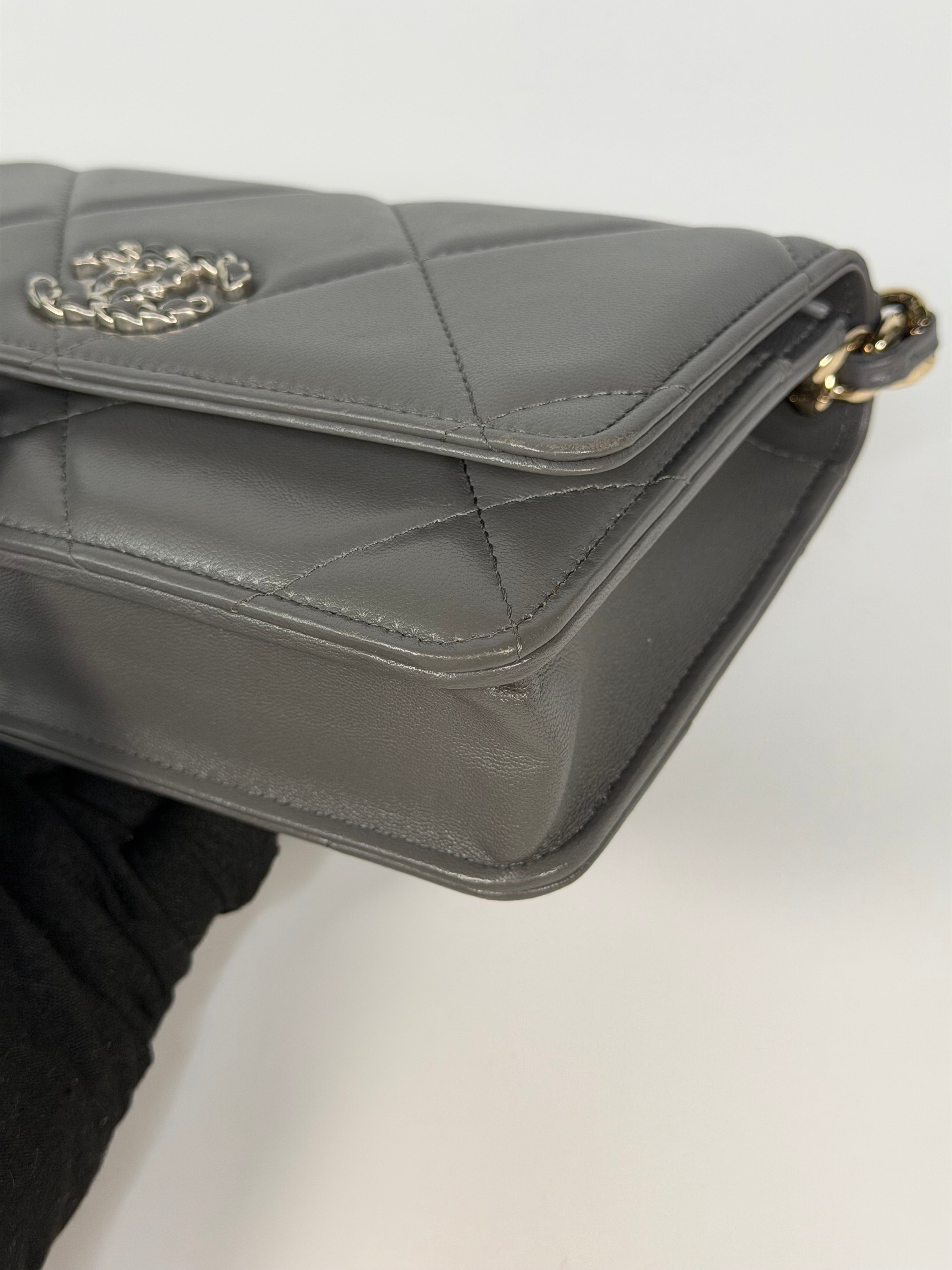 Chanel 19 Wallet On Chain Grey Lambskin With Mixed Hardware. 100% authentic and preloved in excellent condition.