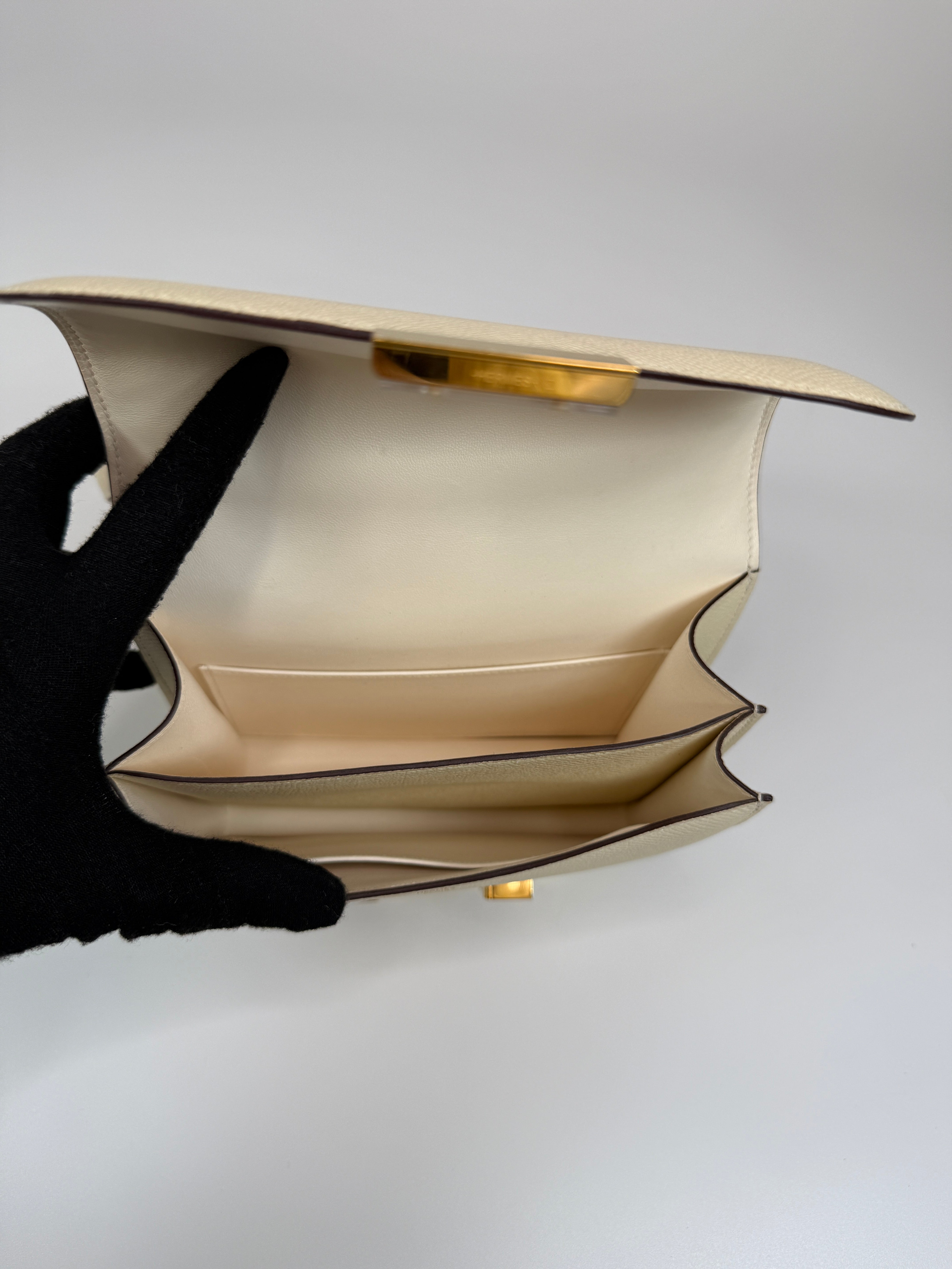 Hermès Constance 18 In Nata Epsom Leather With Gold Hardware. Authentic and preloved in excellent condition. 100% Authenticity guarantee 